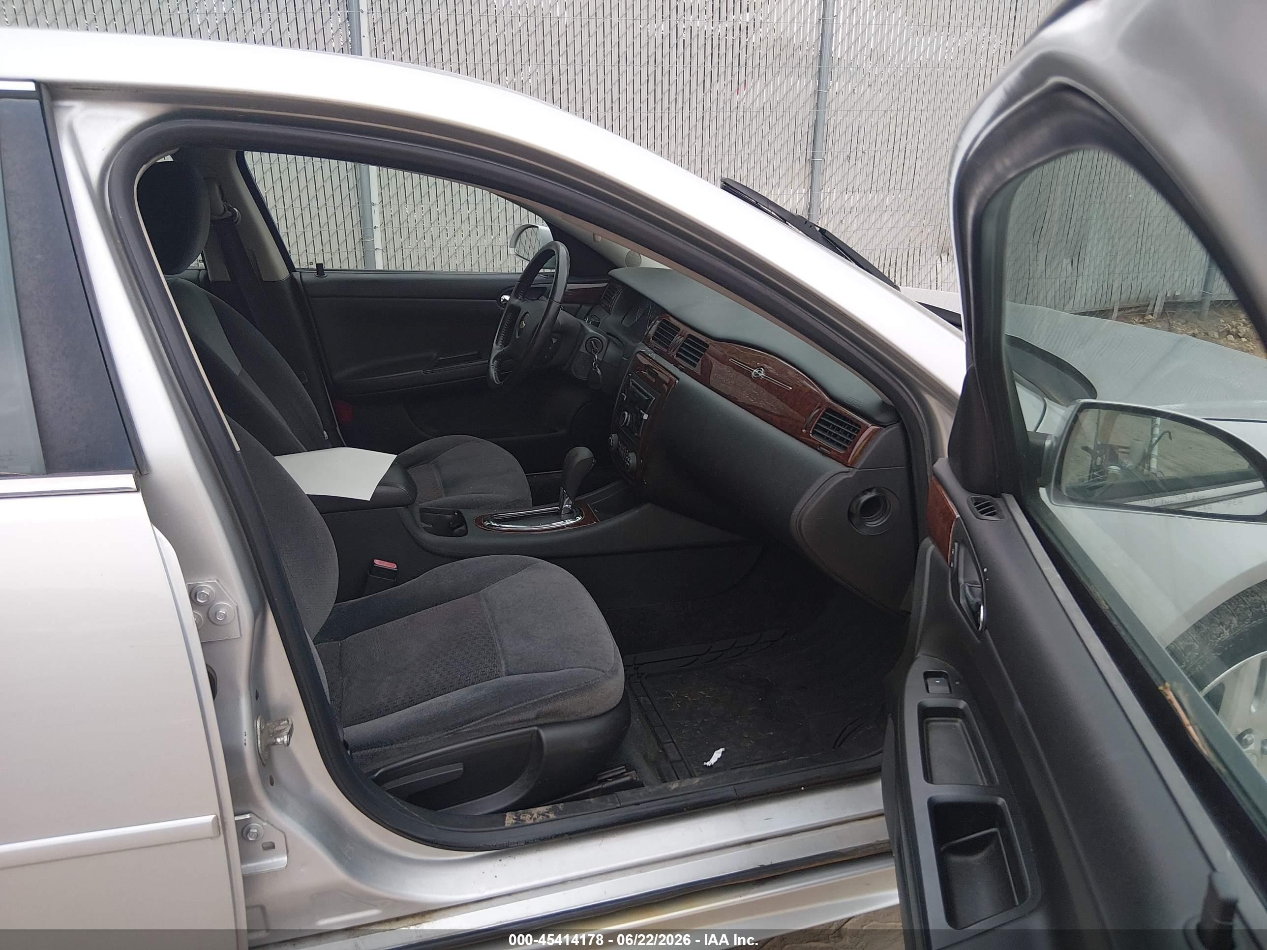 2011 Chevrolet Impala Lt Серебряный vin: 2G1WG5EK5B1306043