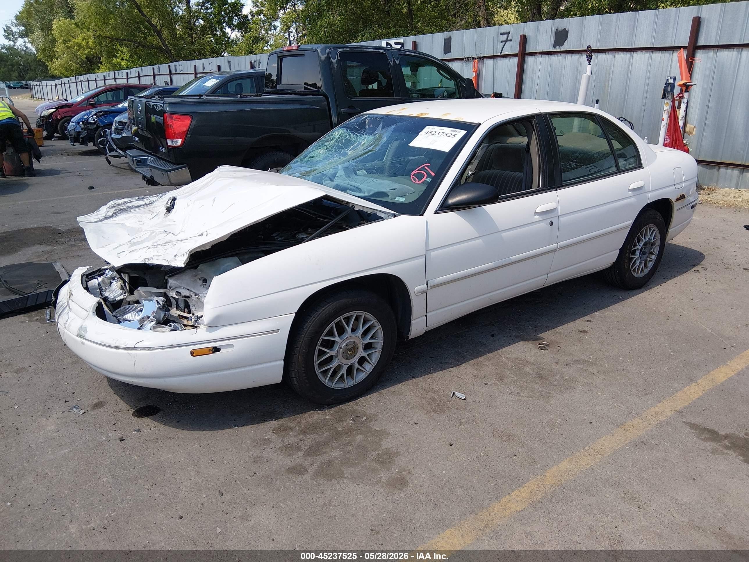2001 Chevrolet Lumina   White vin: 2G1WL52J111285164