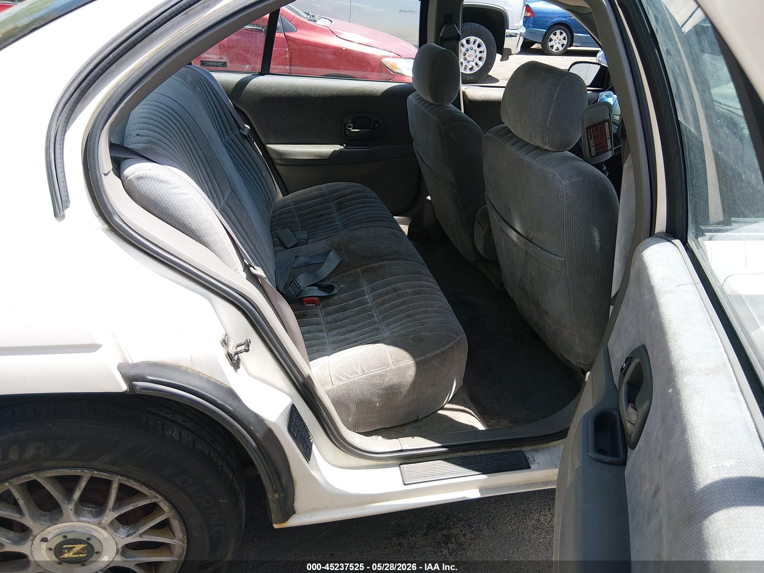 2001 Chevrolet Lumina   White vin: 2G1WL52J111285164