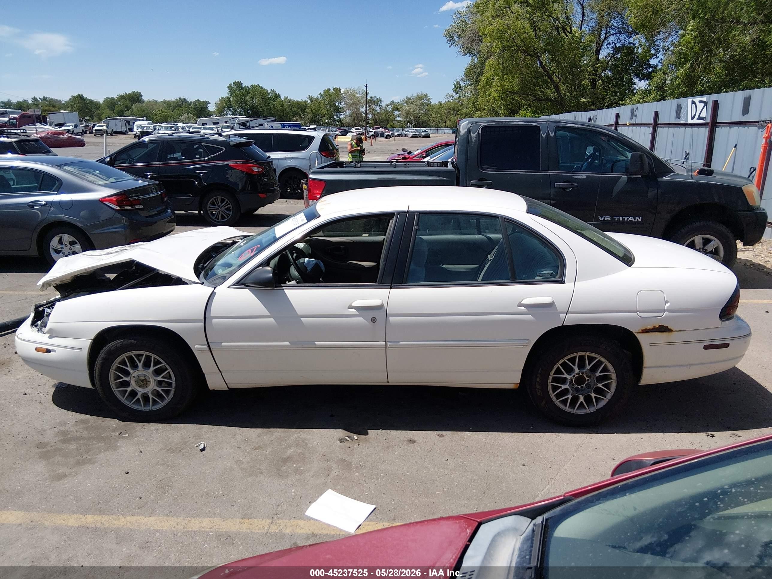 2001 Chevrolet Lumina   White vin: 2G1WL52J111285164