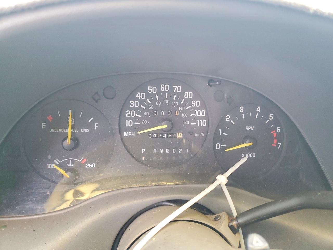 2000 Chevrolet Lumina Burgundy vin: 2G1WL52J3Y1182113