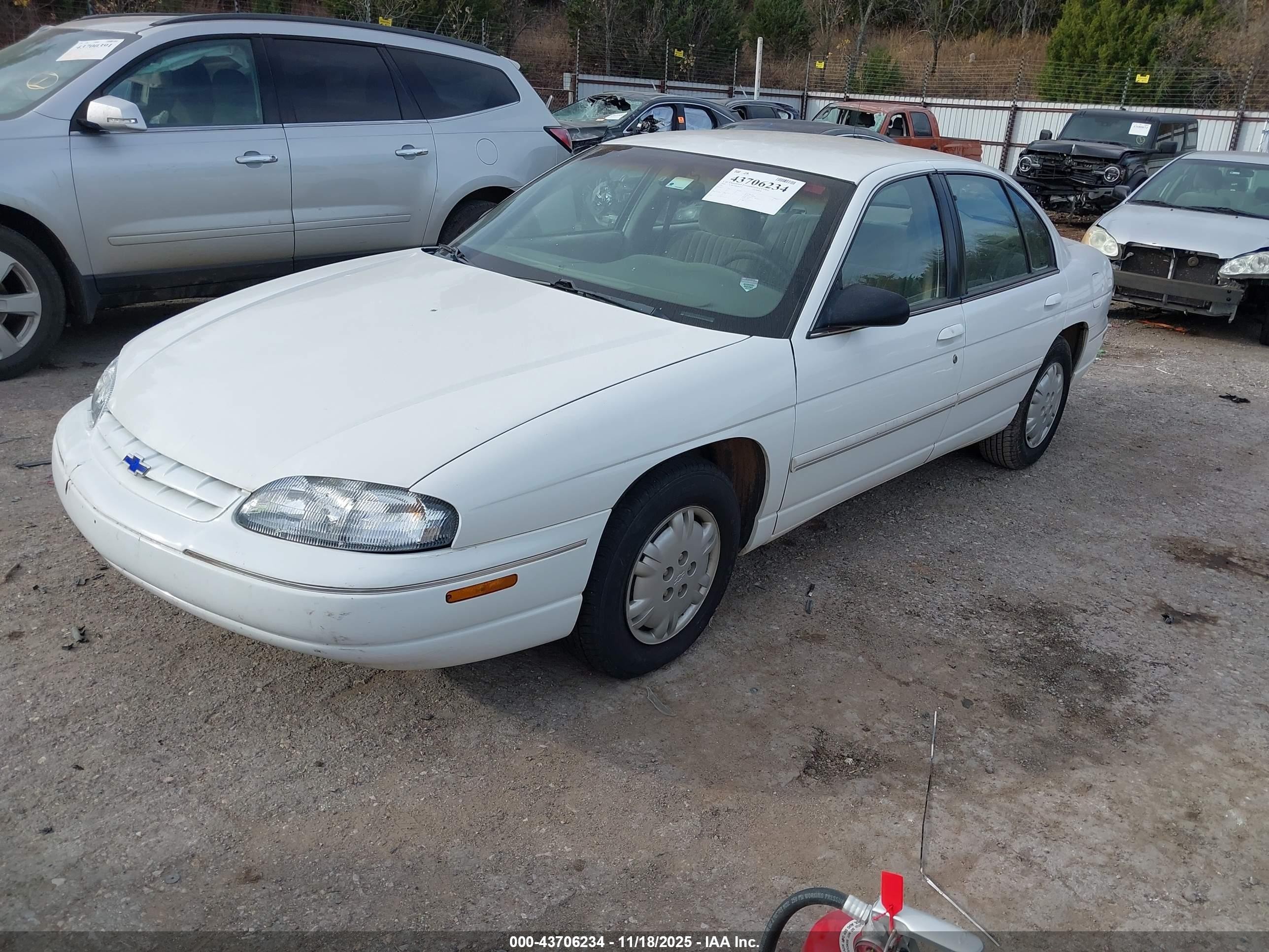2000 Chevrolet Lumina   Белый vin: 2G1WL52J5Y1195901