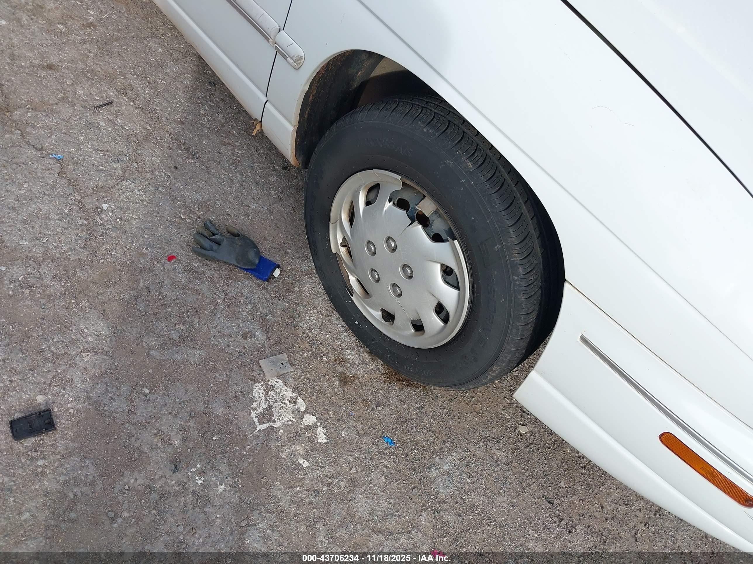 2000 Chevrolet Lumina   Белый vin: 2G1WL52J5Y1195901