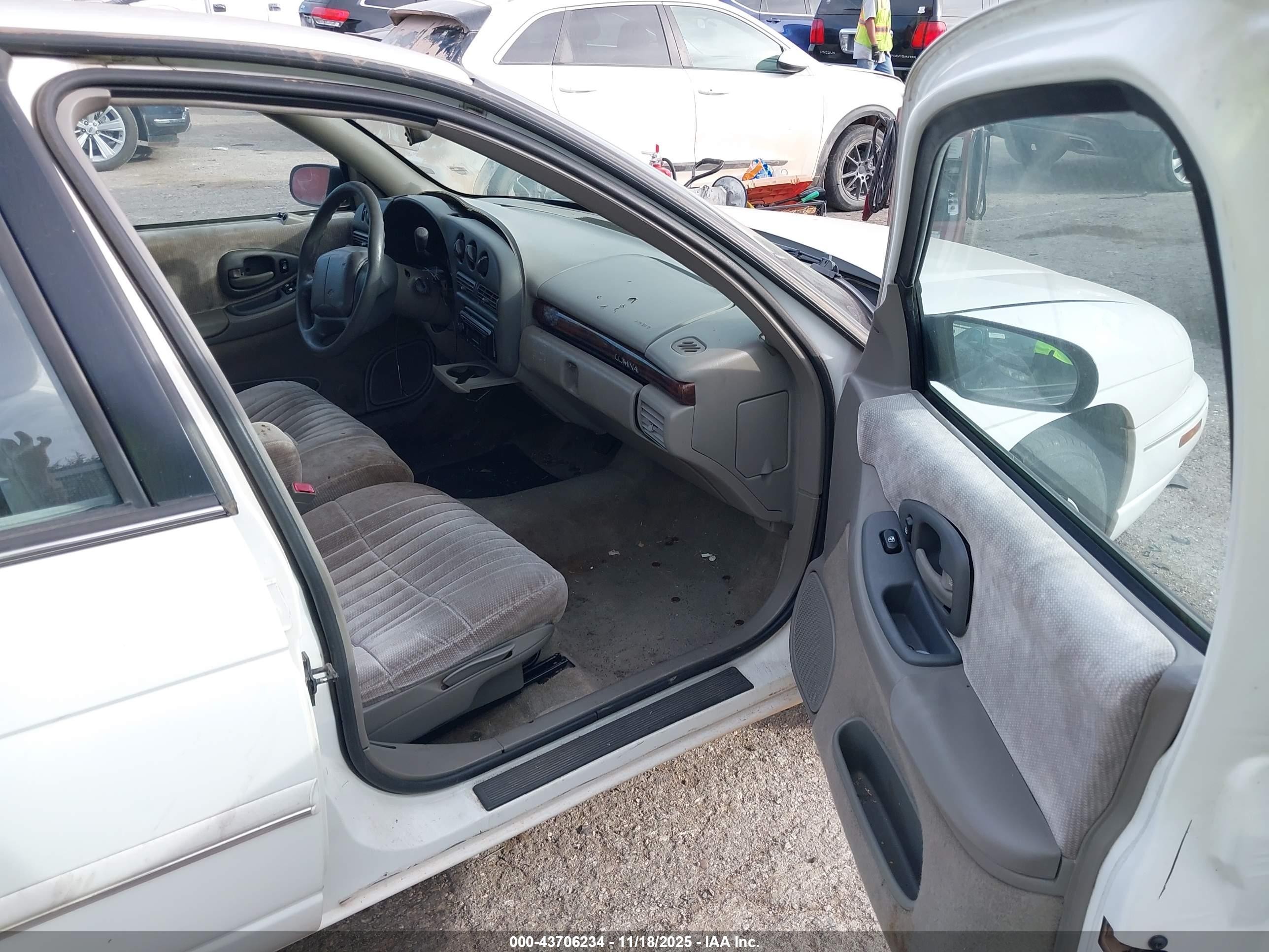 2000 Chevrolet Lumina   Белый vin: 2G1WL52J5Y1195901