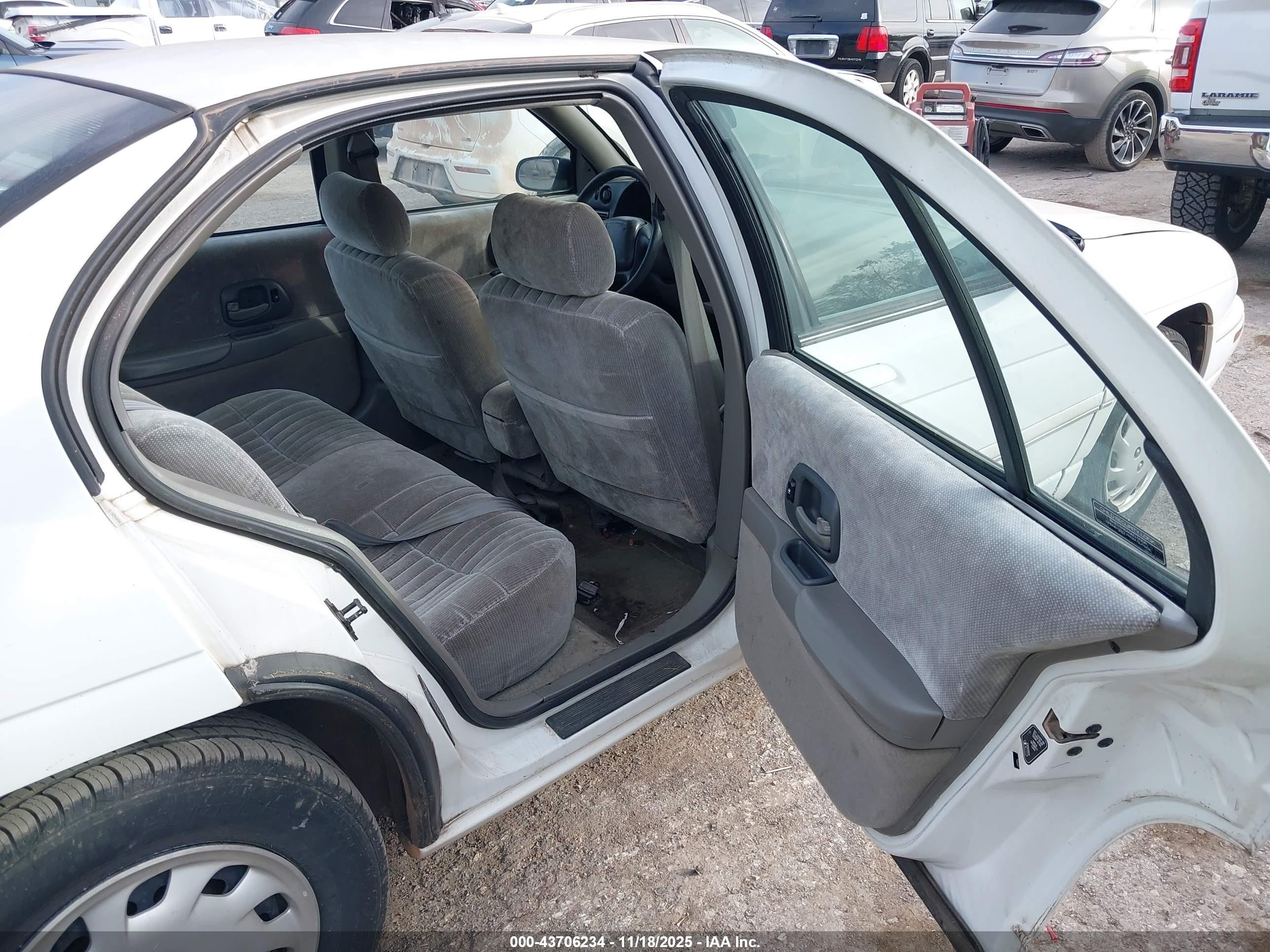 2000 Chevrolet Lumina   Белый vin: 2G1WL52J5Y1195901