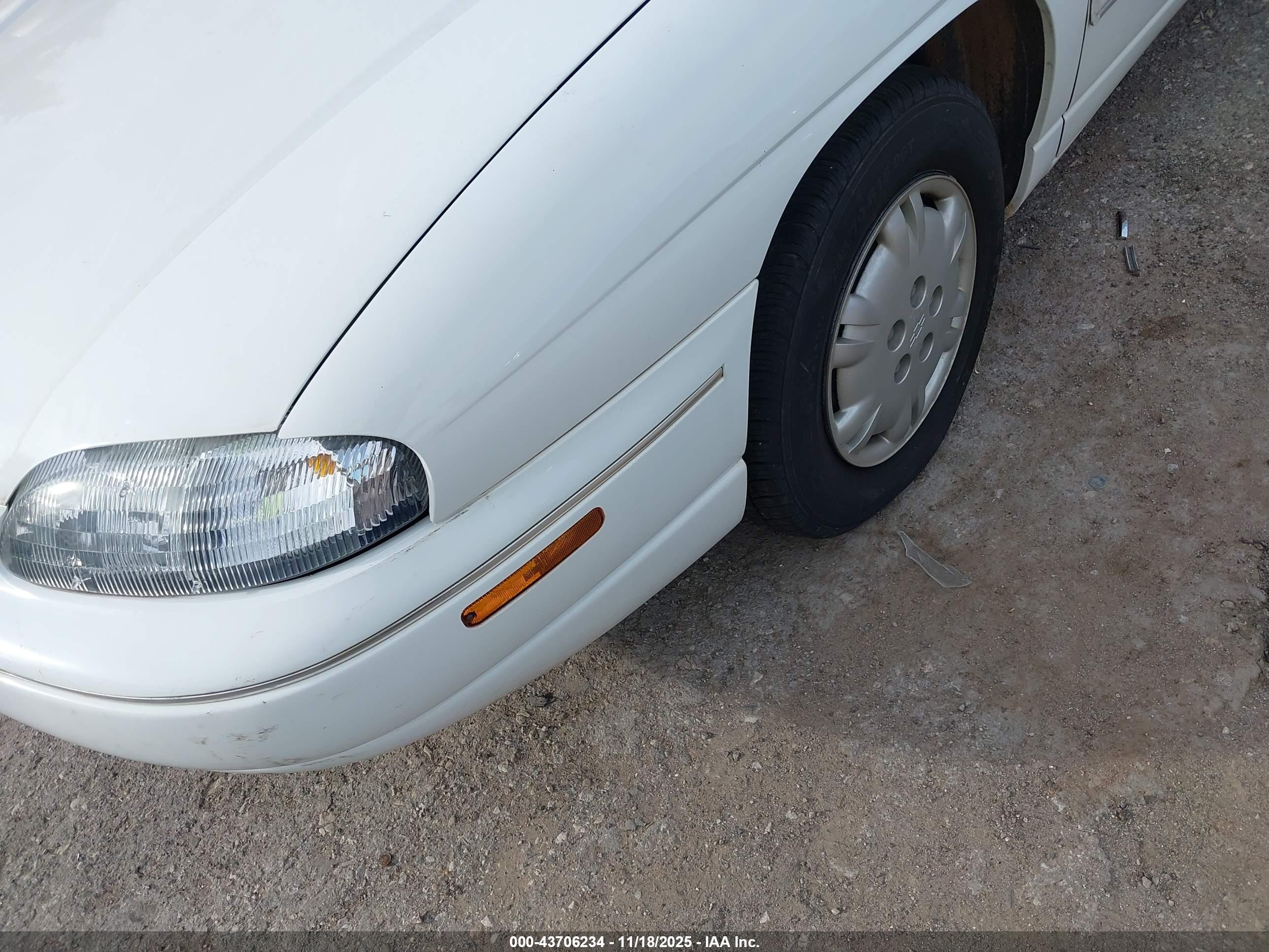 2000 Chevrolet Lumina   Белый vin: 2G1WL52J5Y1195901