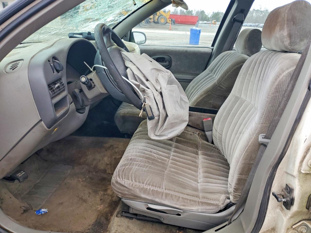 2001 Chevrolet Lumina White vin: 2G1WL52J611130724