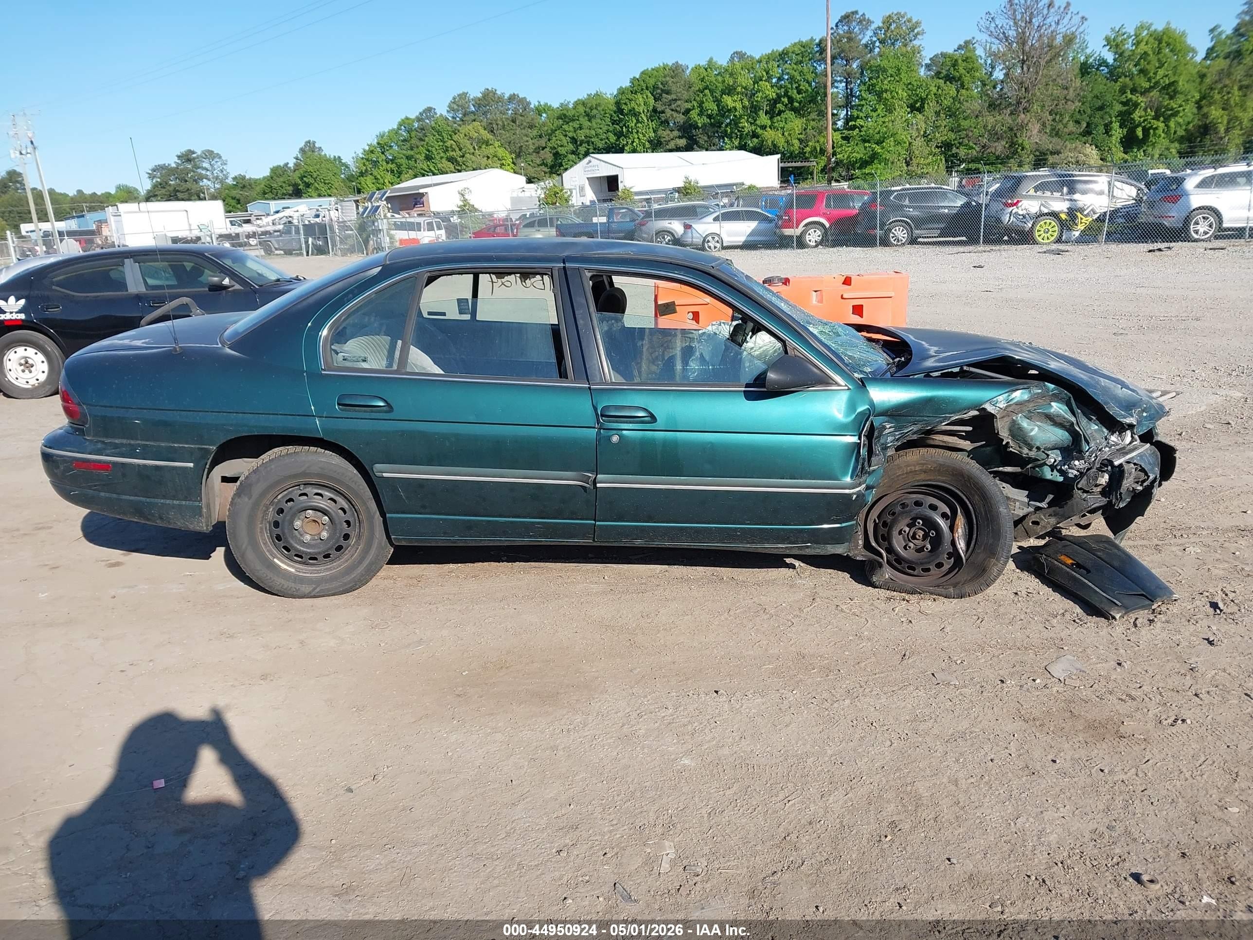 2001 Chevrolet Lumina   Green vin: 2G1WL52J611270028