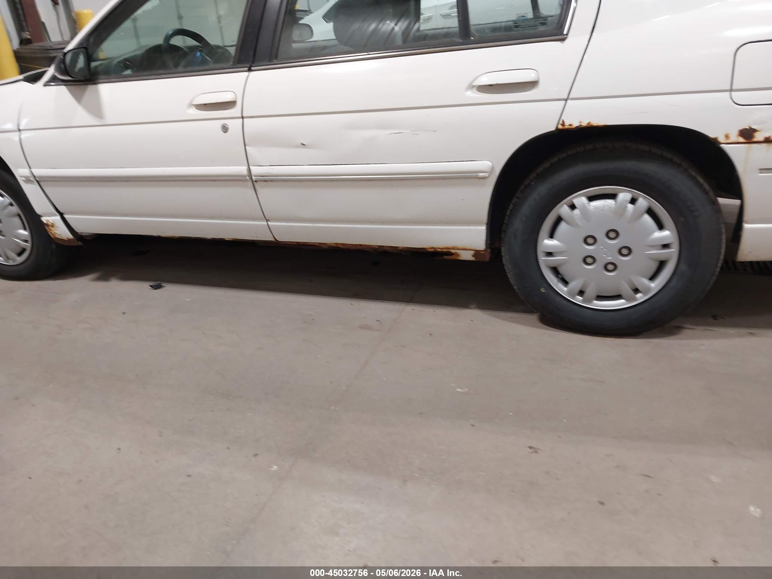 2001 Chevrolet Lumina   Белый vin: 2G1WL52J711262374