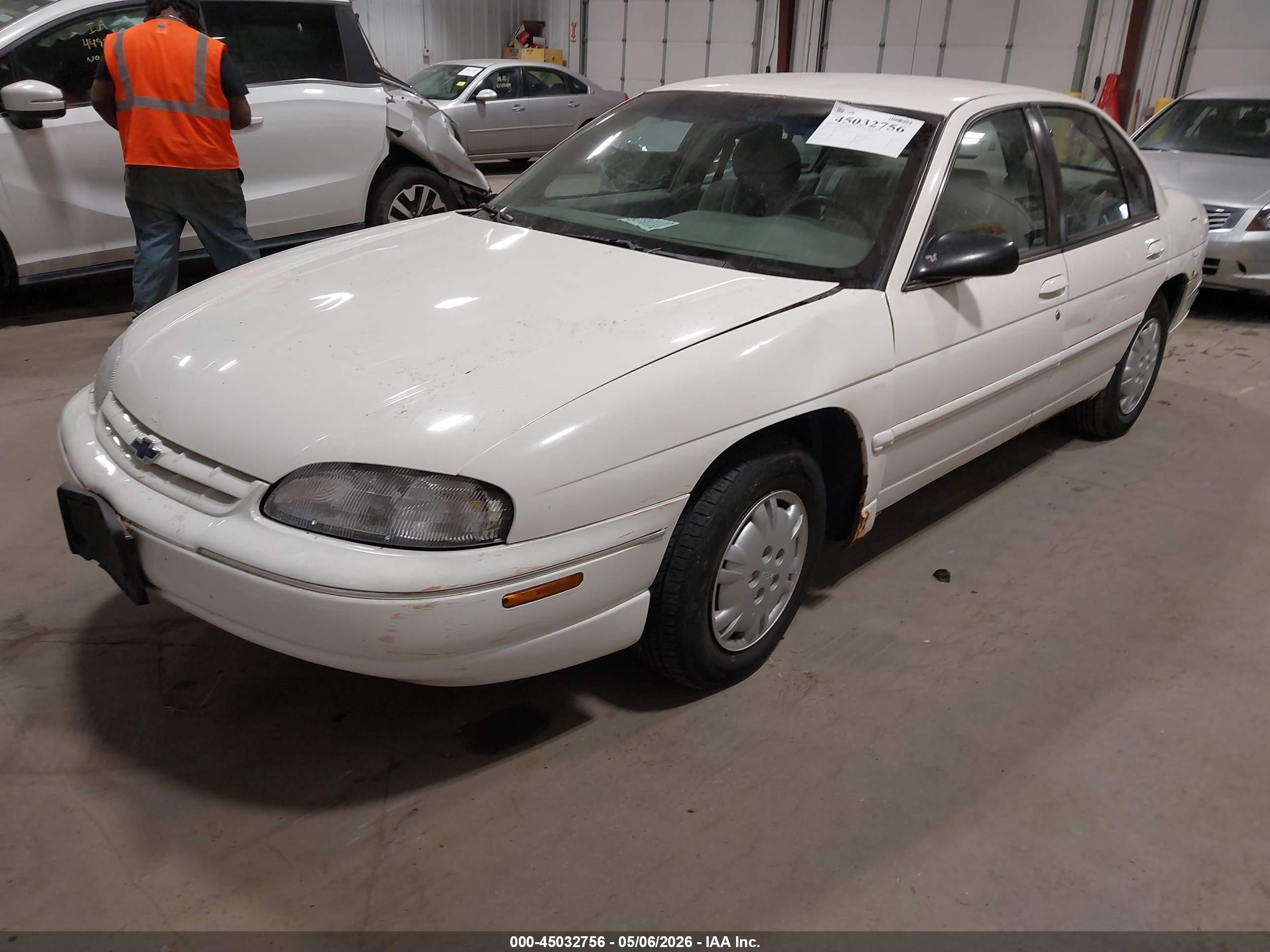 2001 Chevrolet Lumina   Белый vin: 2G1WL52J711262374