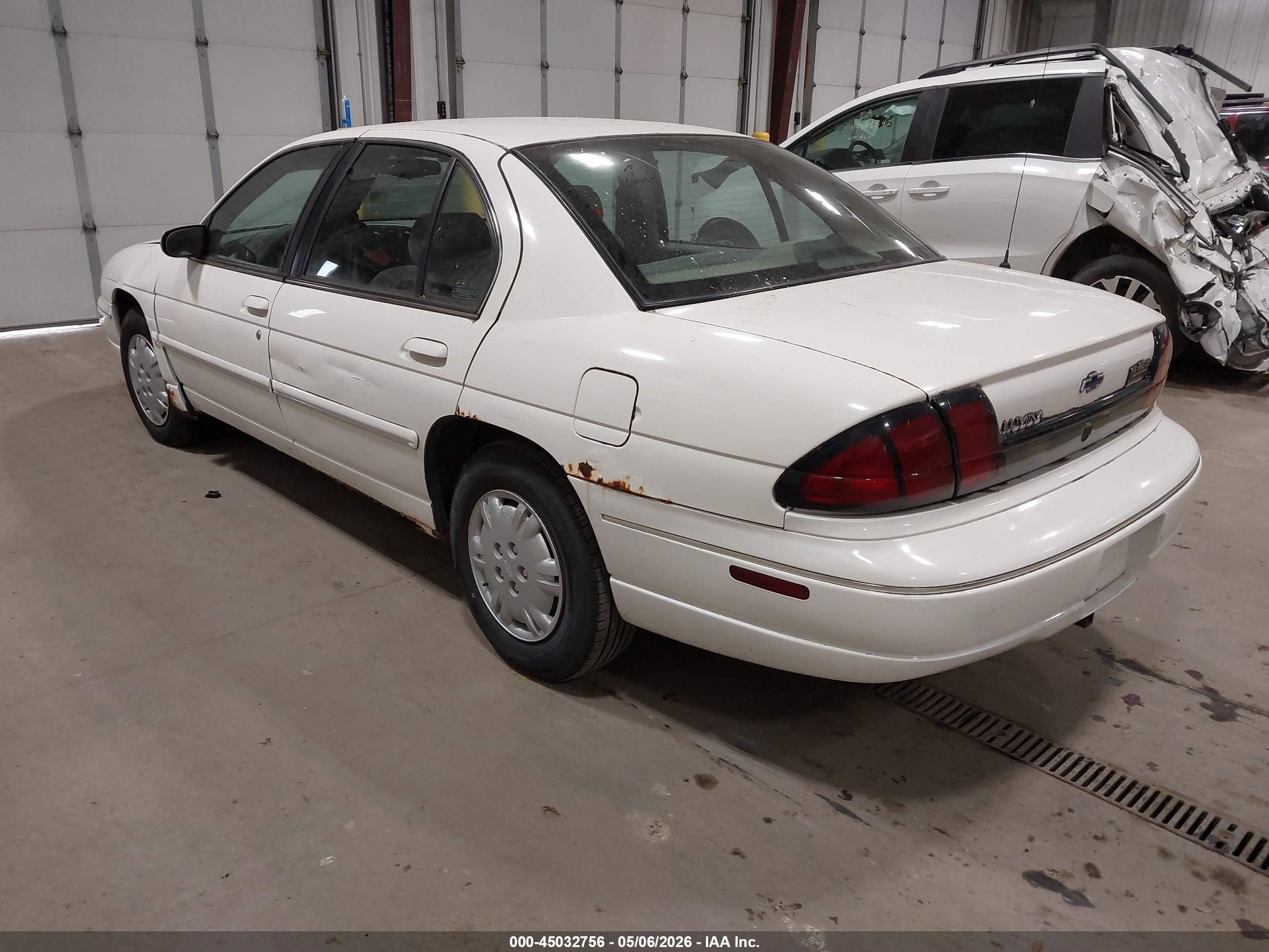 2001 Chevrolet Lumina   Белый vin: 2G1WL52J711262374