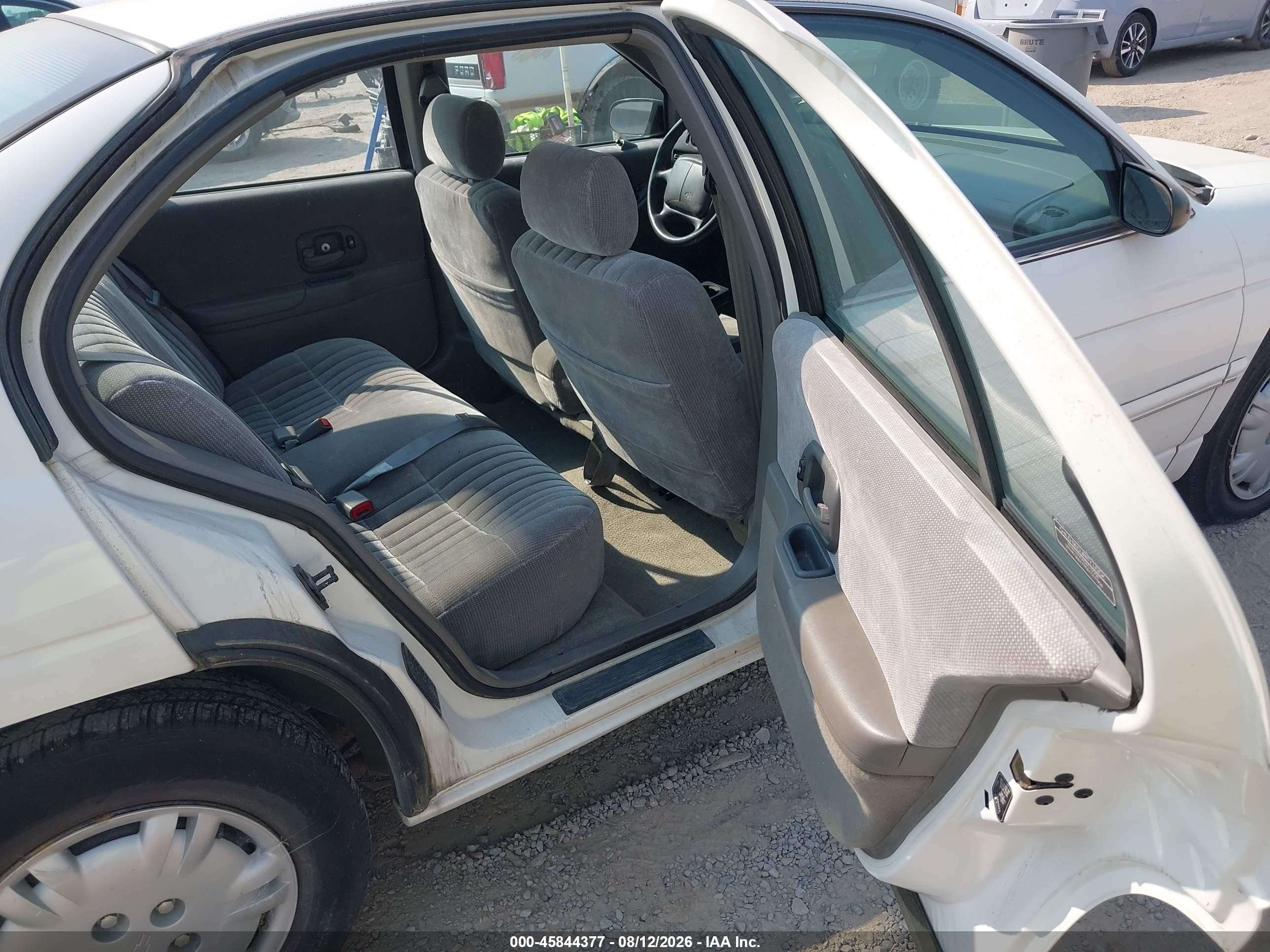 2001 Chevrolet Lumina   White vin: 2G1WL52J711294368