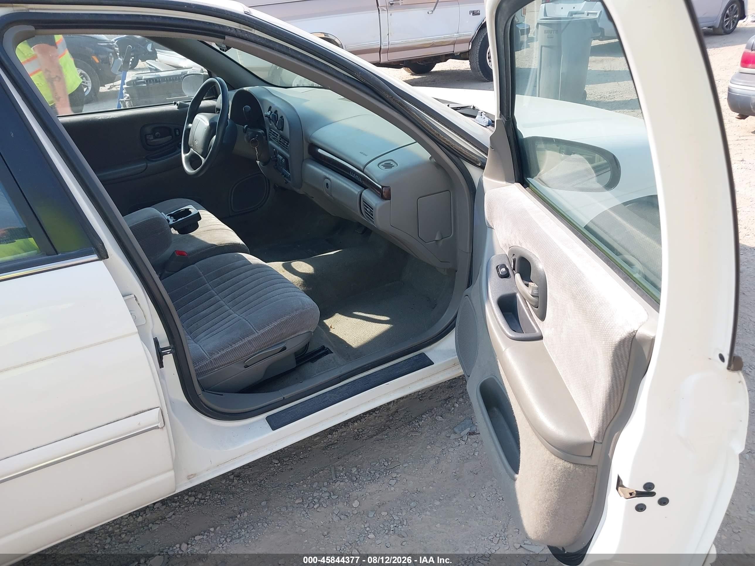 2001 Chevrolet Lumina   White vin: 2G1WL52J711294368