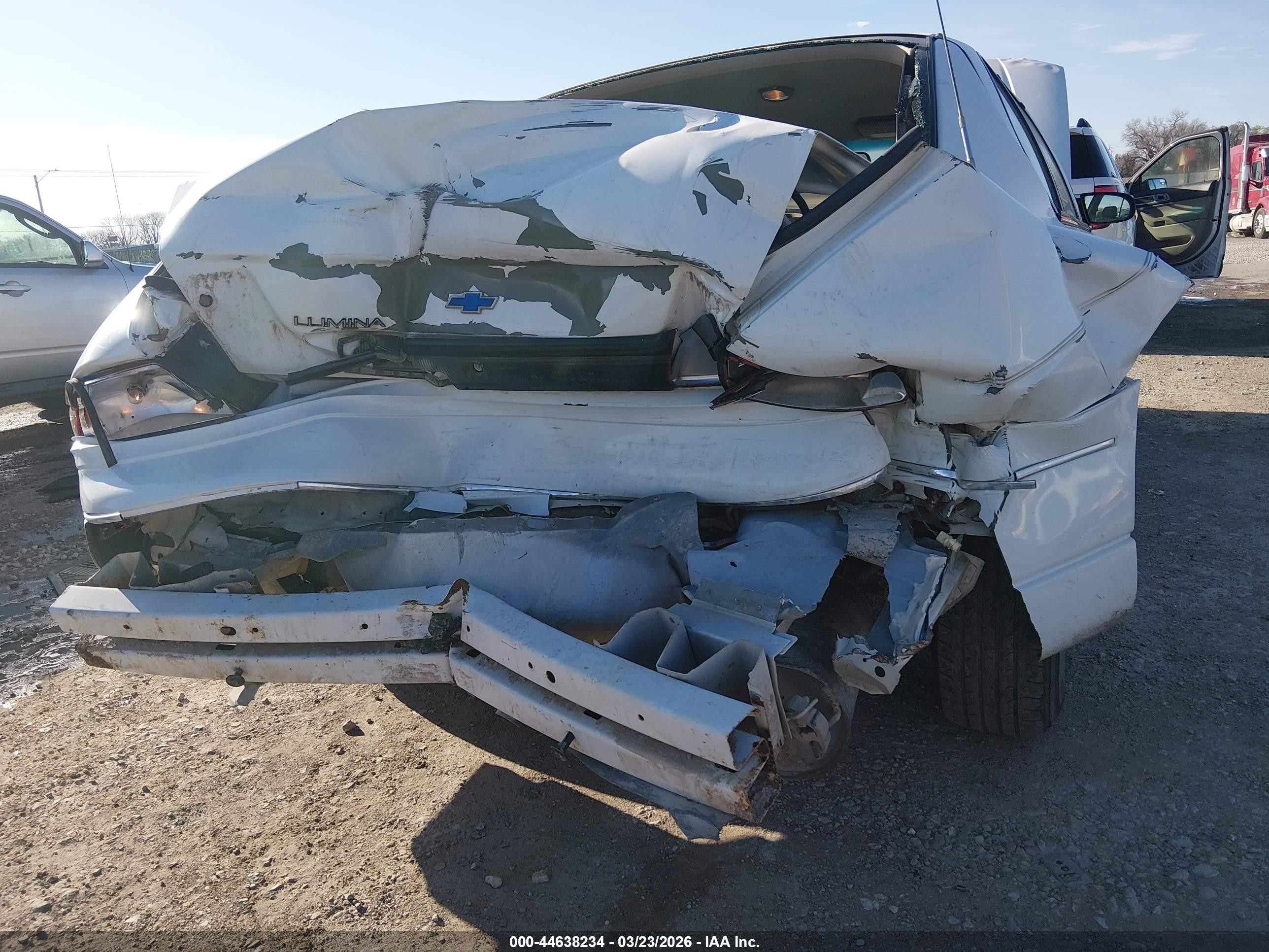 2000 Chevrolet Lumina   White vin: 2G1WL52J8Y1326335