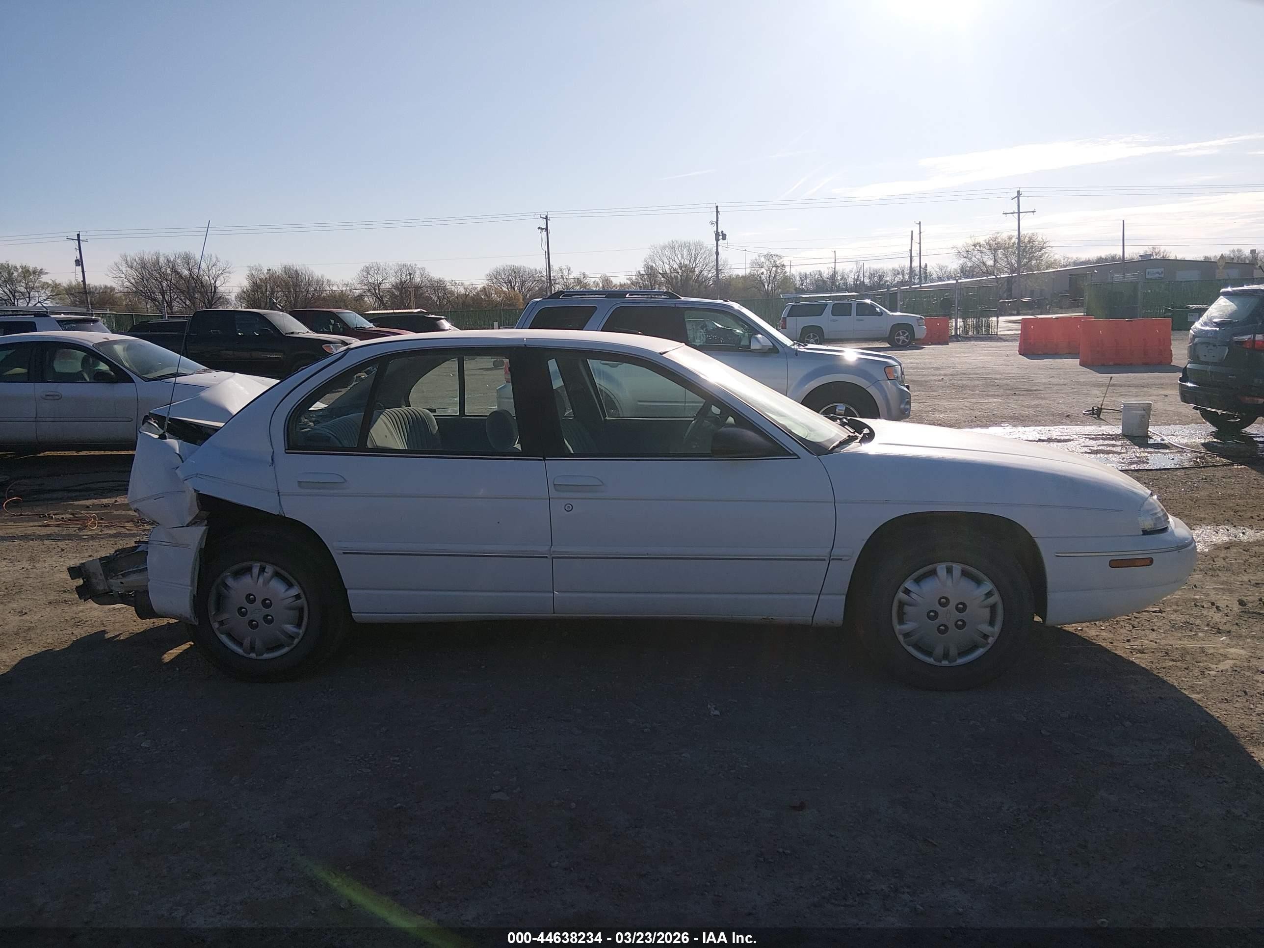 2000 Chevrolet Lumina   White vin: 2G1WL52J8Y1326335
