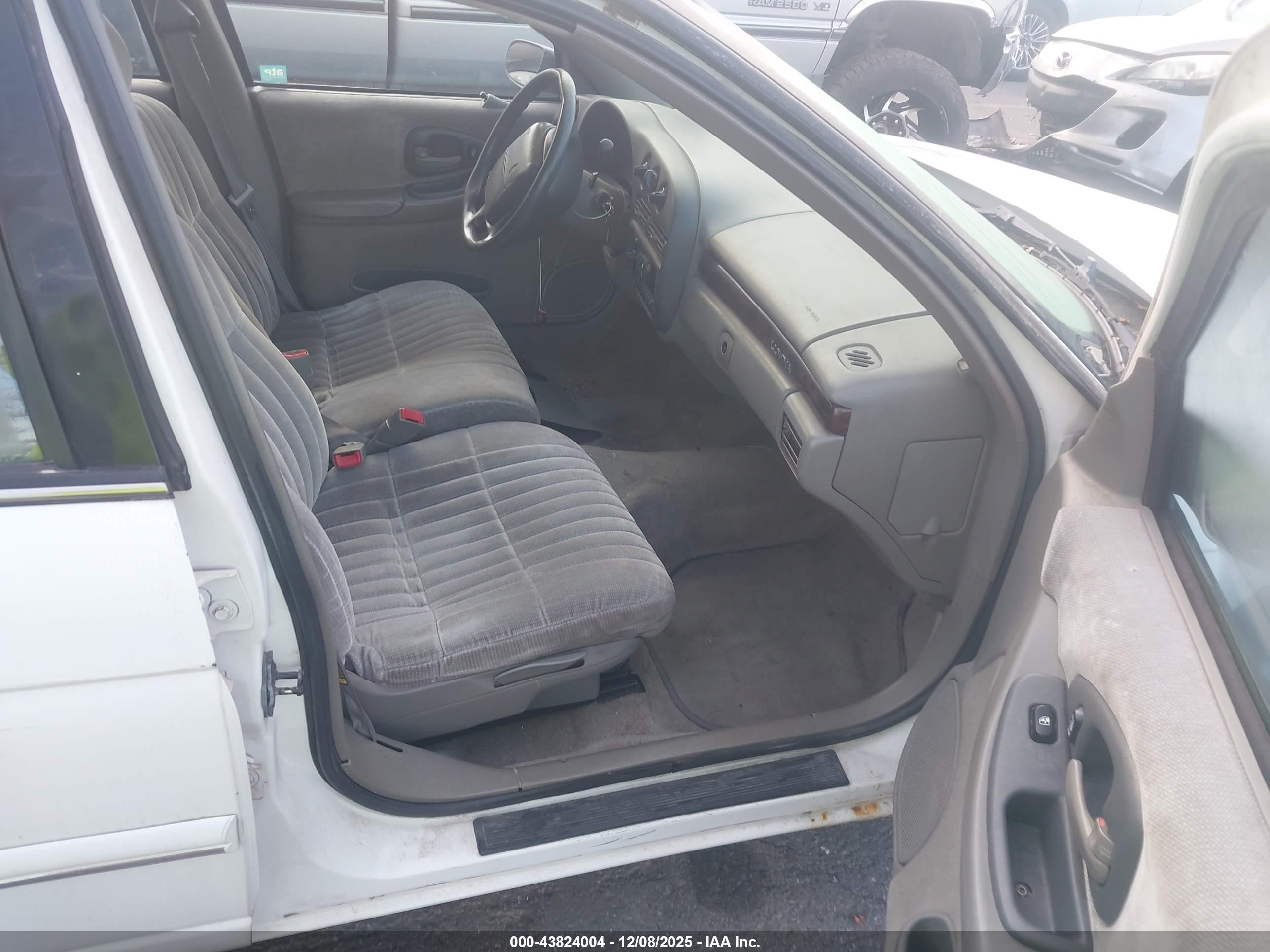2000 Chevrolet Lumina   White vin: 2G1WL52J8Y1344401