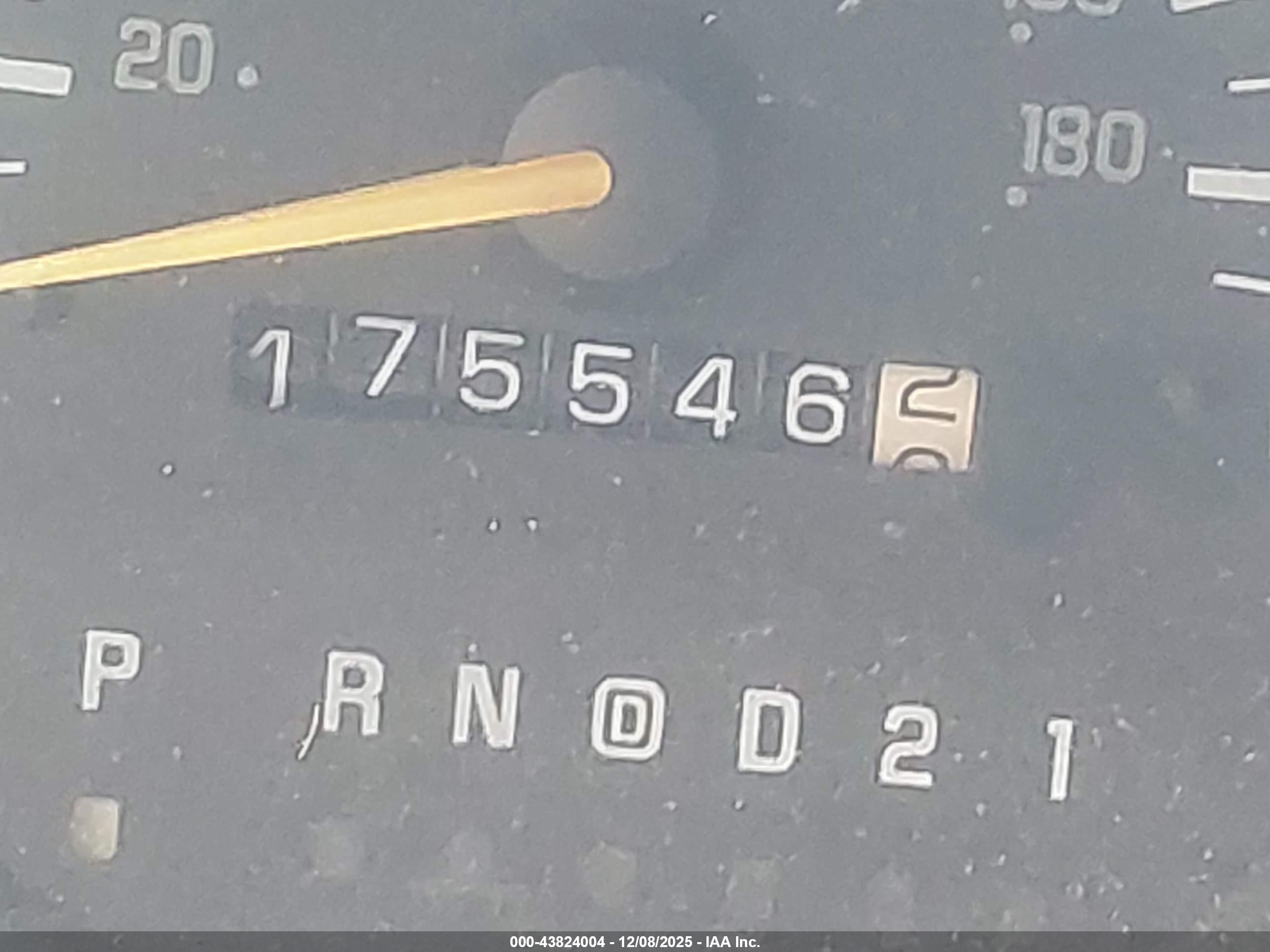 2000 Chevrolet Lumina   White vin: 2G1WL52J8Y1344401