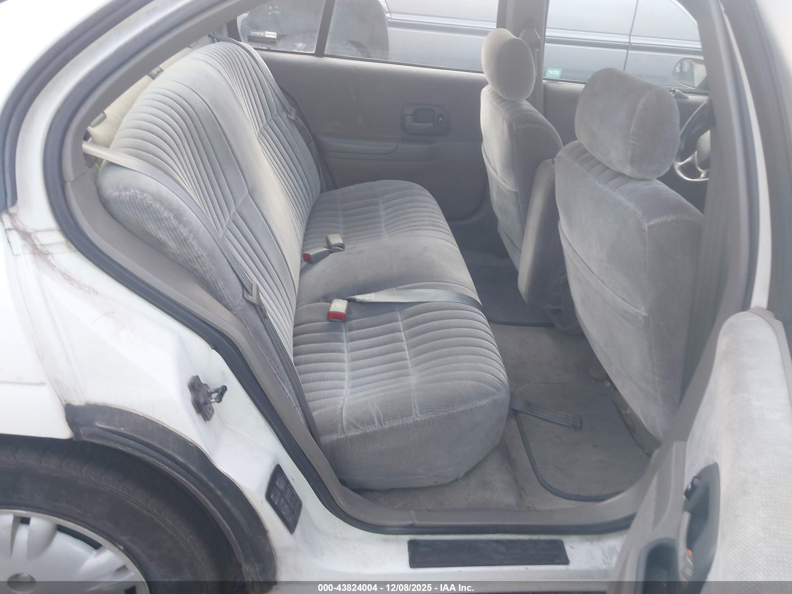 2000 Chevrolet Lumina   White vin: 2G1WL52J8Y1344401