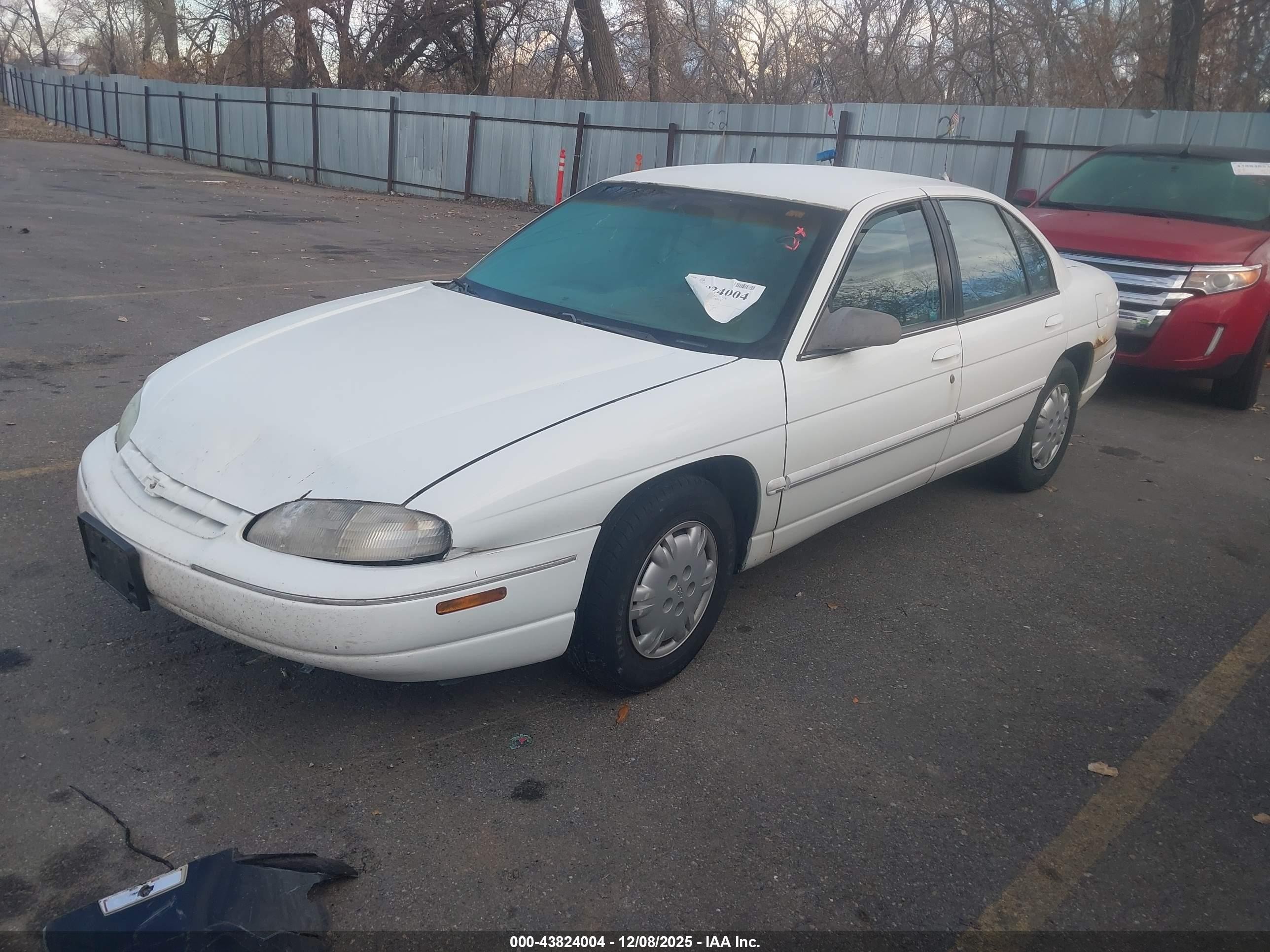 2000 Chevrolet Lumina   White vin: 2G1WL52J8Y1344401