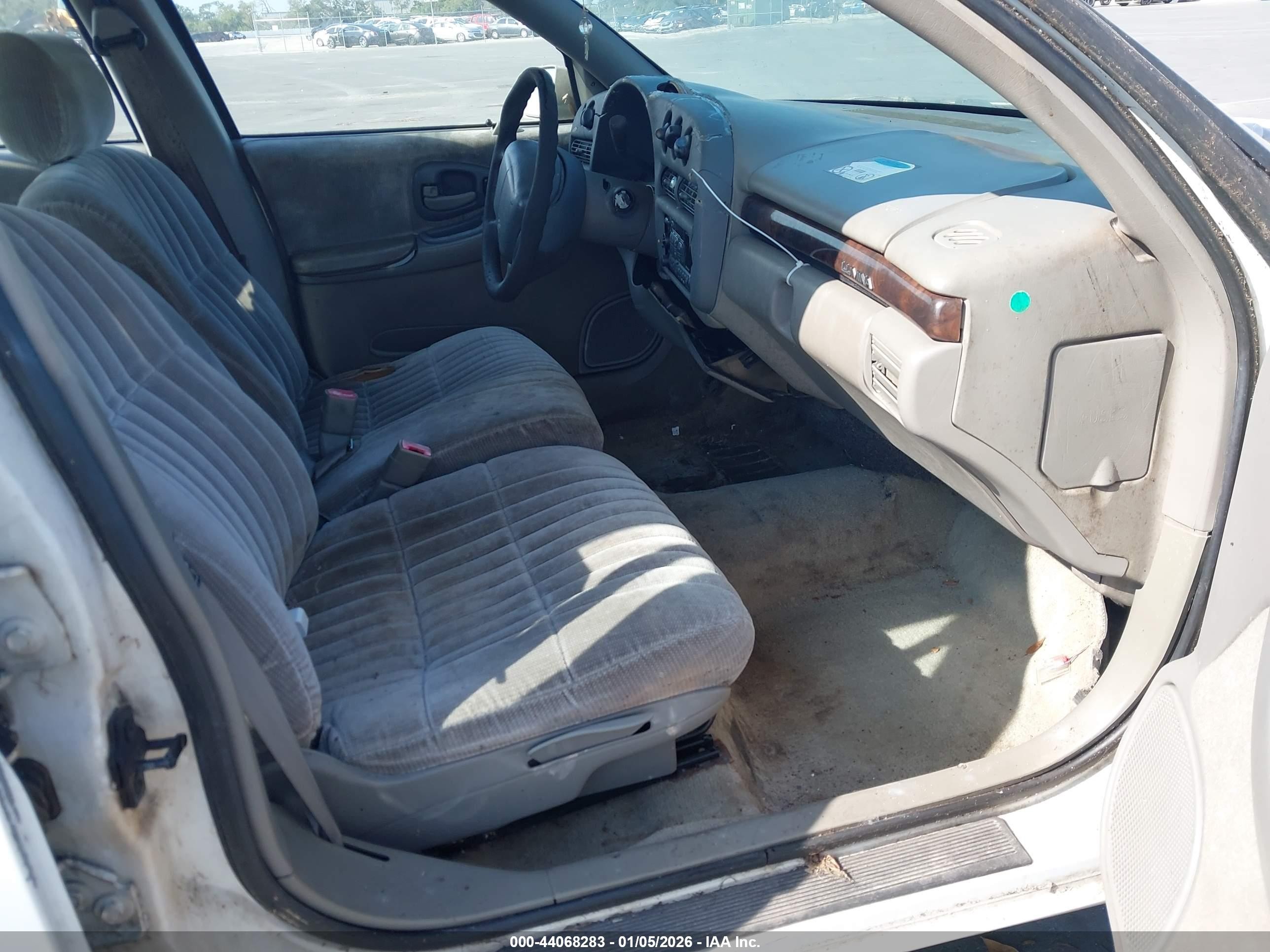 2000 Chevrolet Lumina   White vin: 2G1WL52J9Y1107450