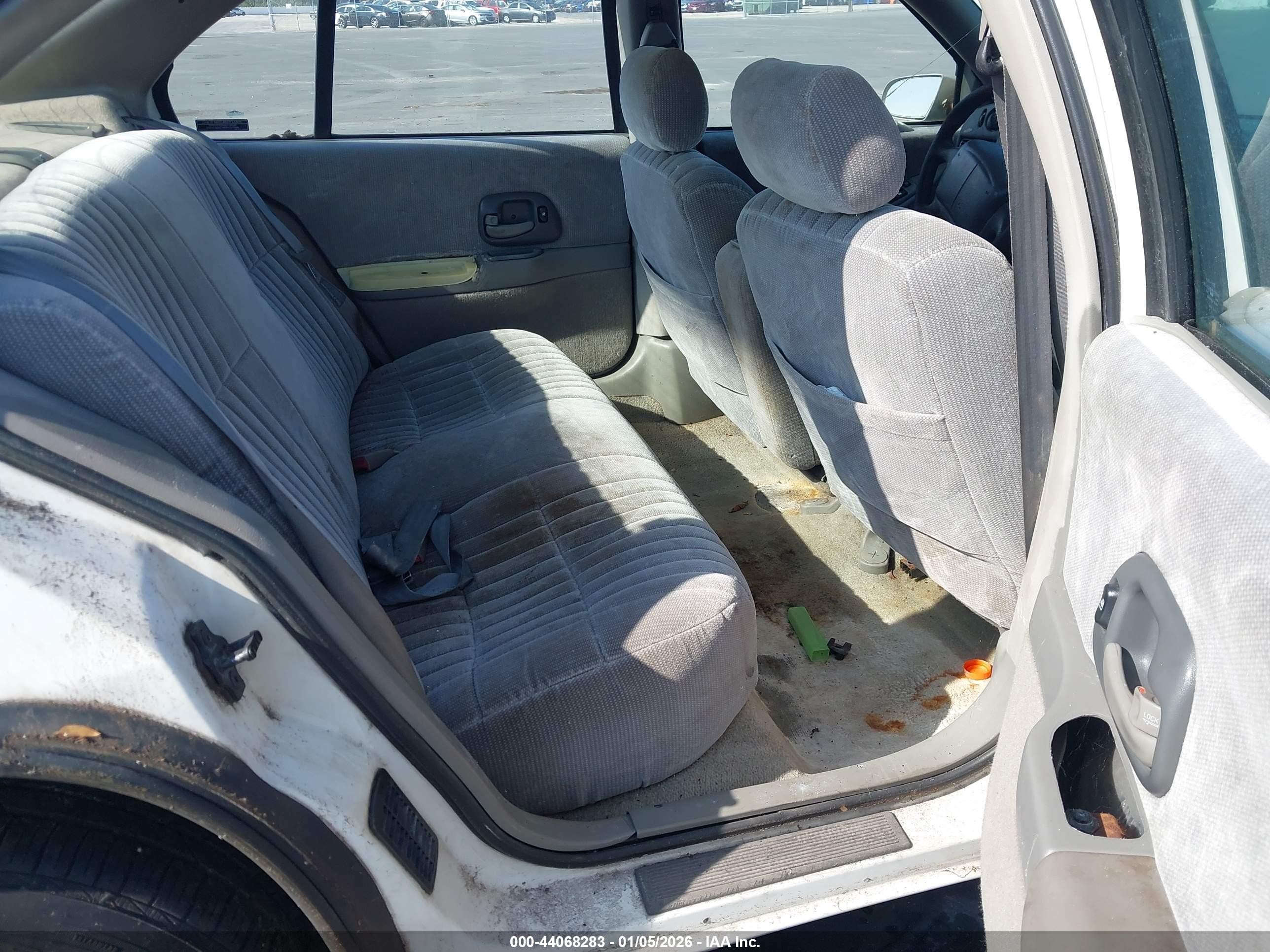 2000 Chevrolet Lumina   White vin: 2G1WL52J9Y1107450