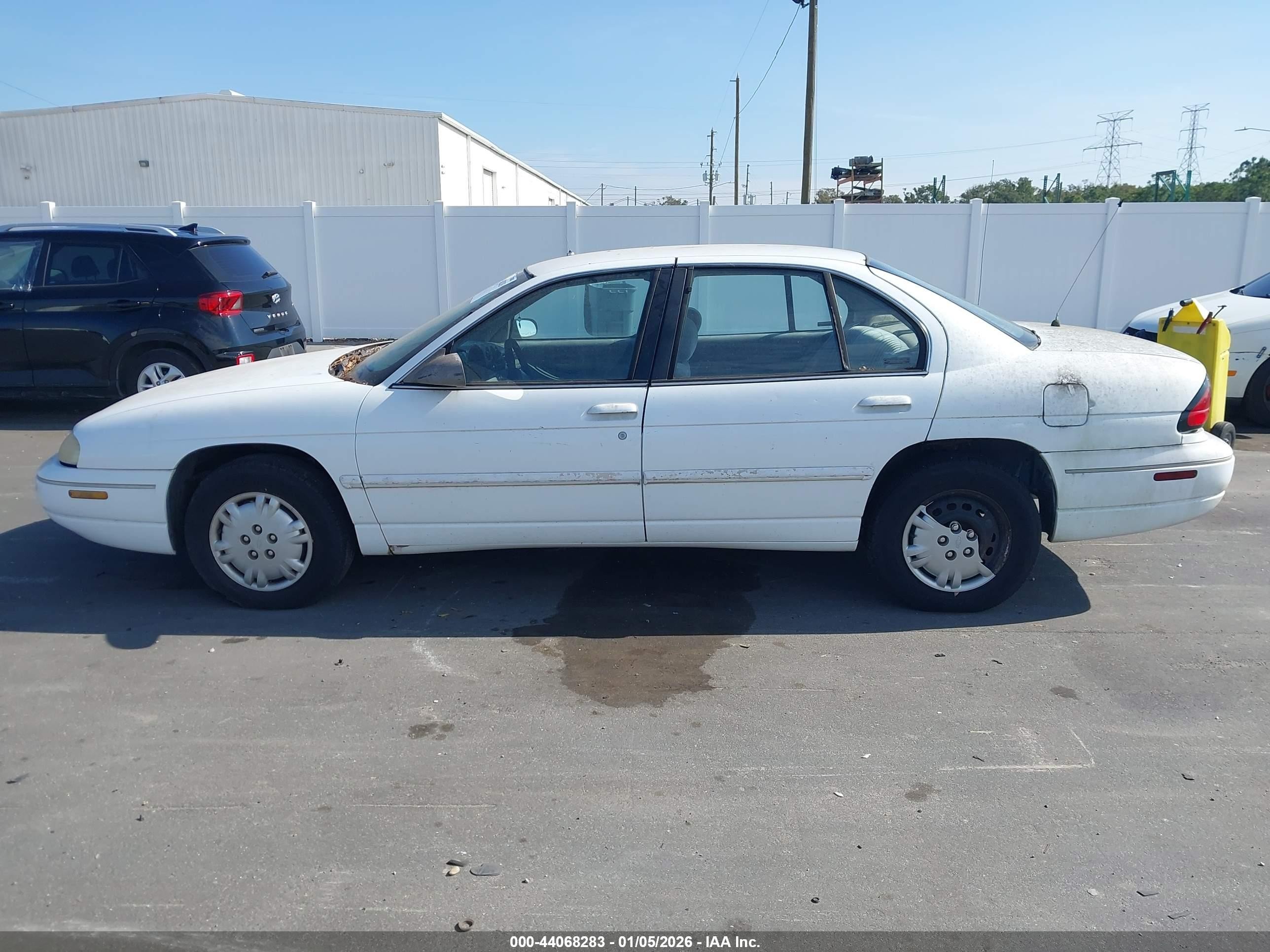 2000 Chevrolet Lumina   White vin: 2G1WL52J9Y1107450