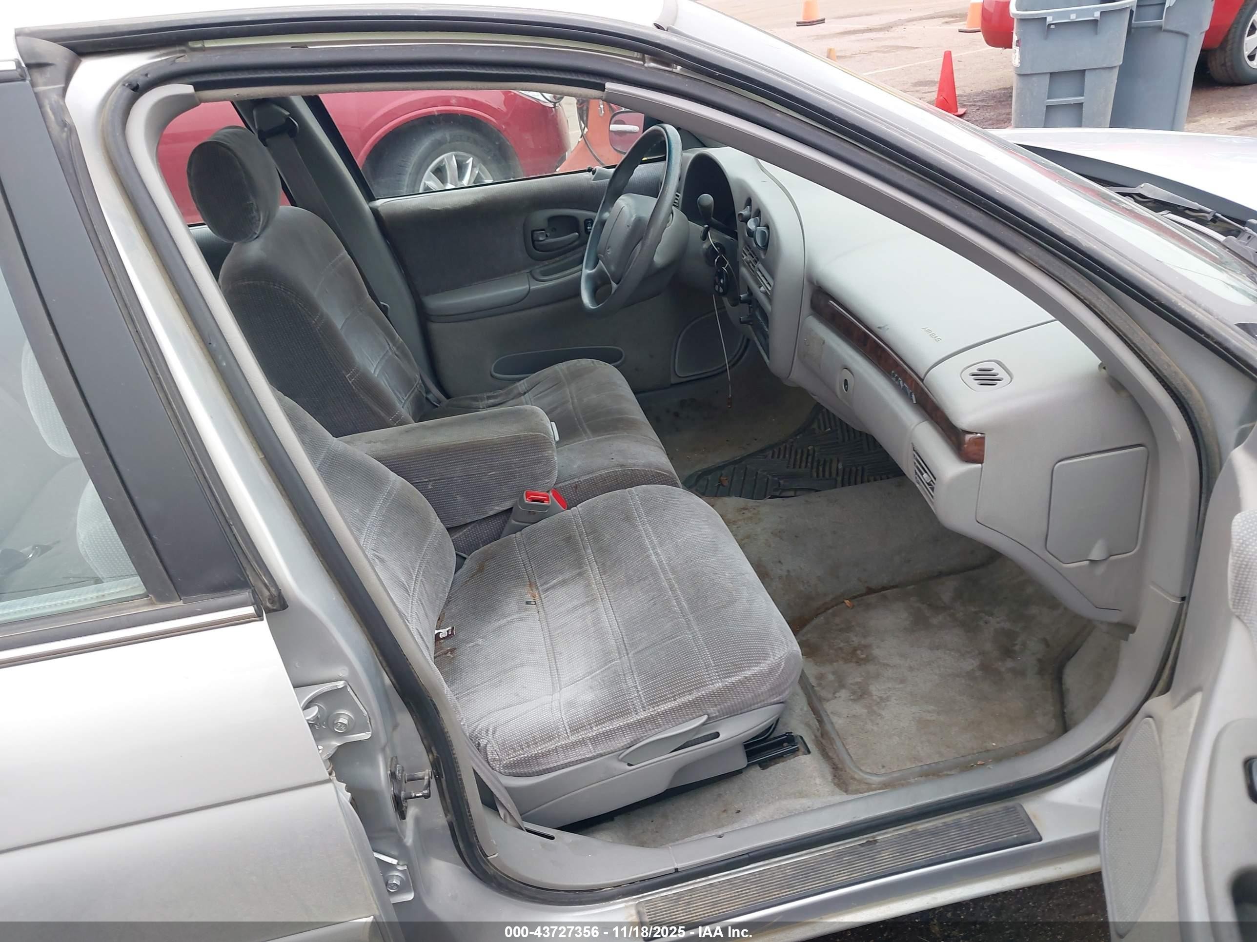 1995 Chevrolet Lumina   Silver vin: 2G1WL52M0S1144260