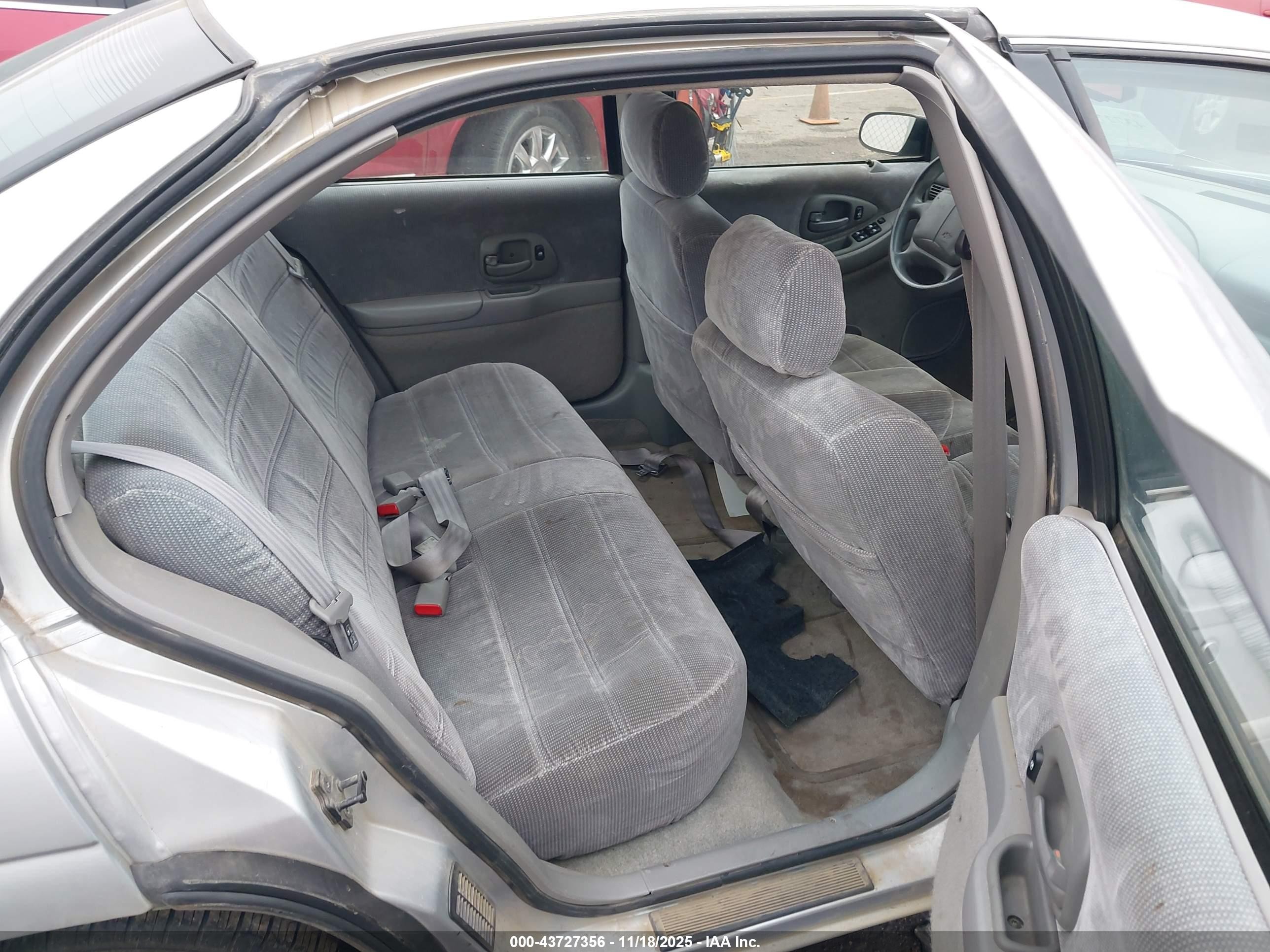 1995 Chevrolet Lumina   Silver vin: 2G1WL52M0S1144260