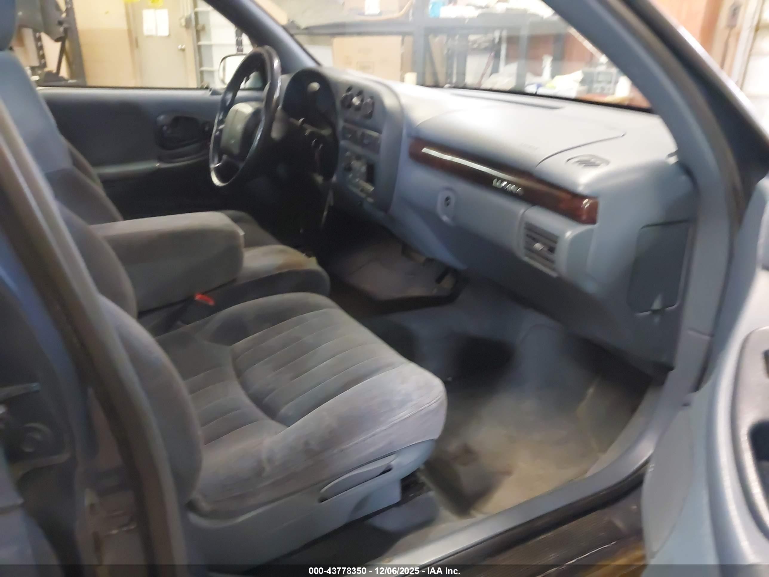 1996 Chevrolet Lumina   Blue vin: 2G1WL52M1T1157472