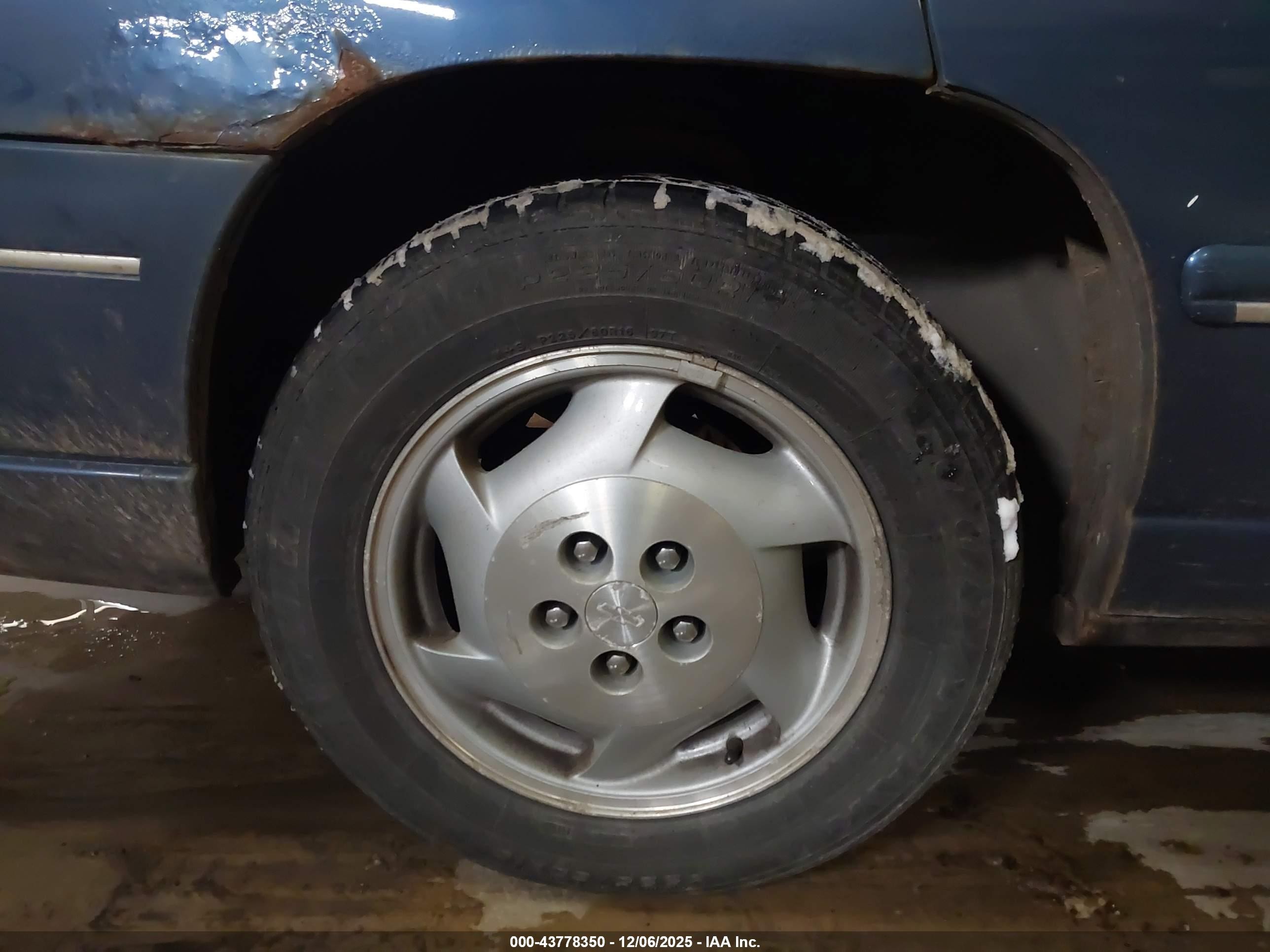 1996 Chevrolet Lumina   Blue vin: 2G1WL52M1T1157472