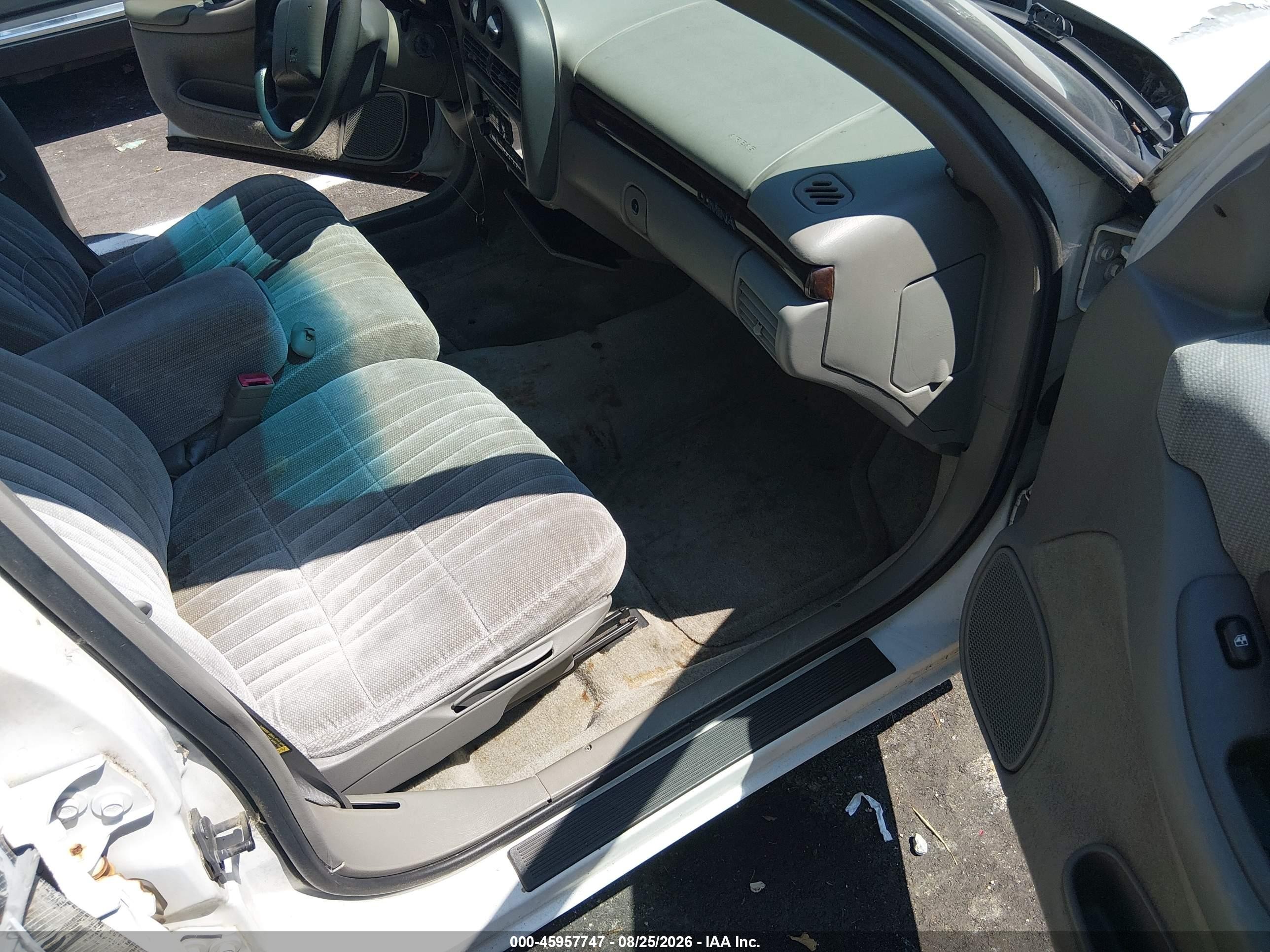 1999 Chevrolet Lumina   White vin: 2G1WL52M1X9180211