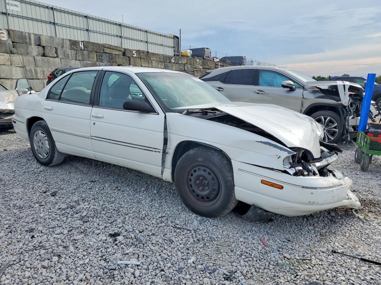 1999 Chevrolet Lumina Base White vin: 2G1WL52M2X9228766