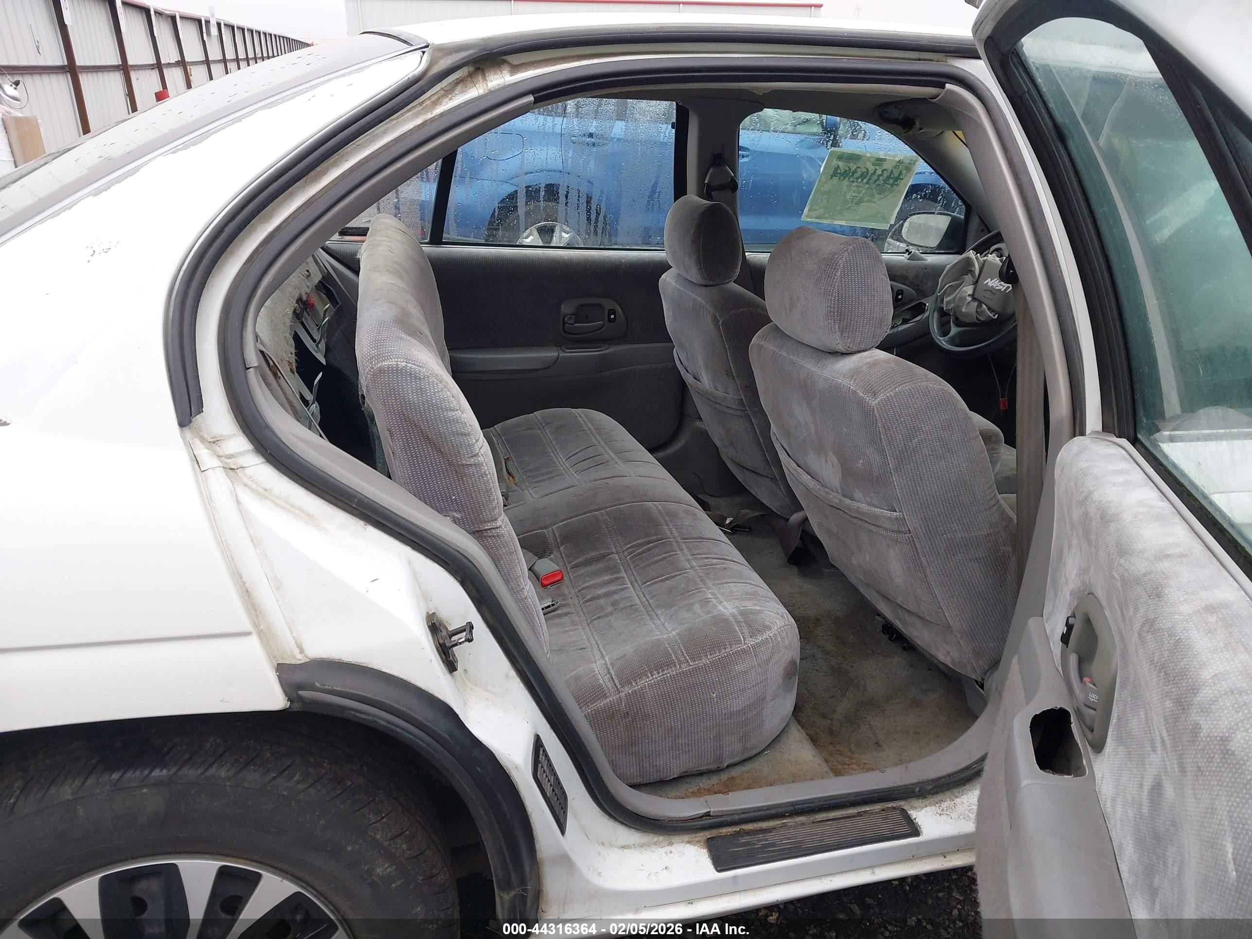 1996 Chevrolet Lumina   White vin: 2G1WL52M4T1197707