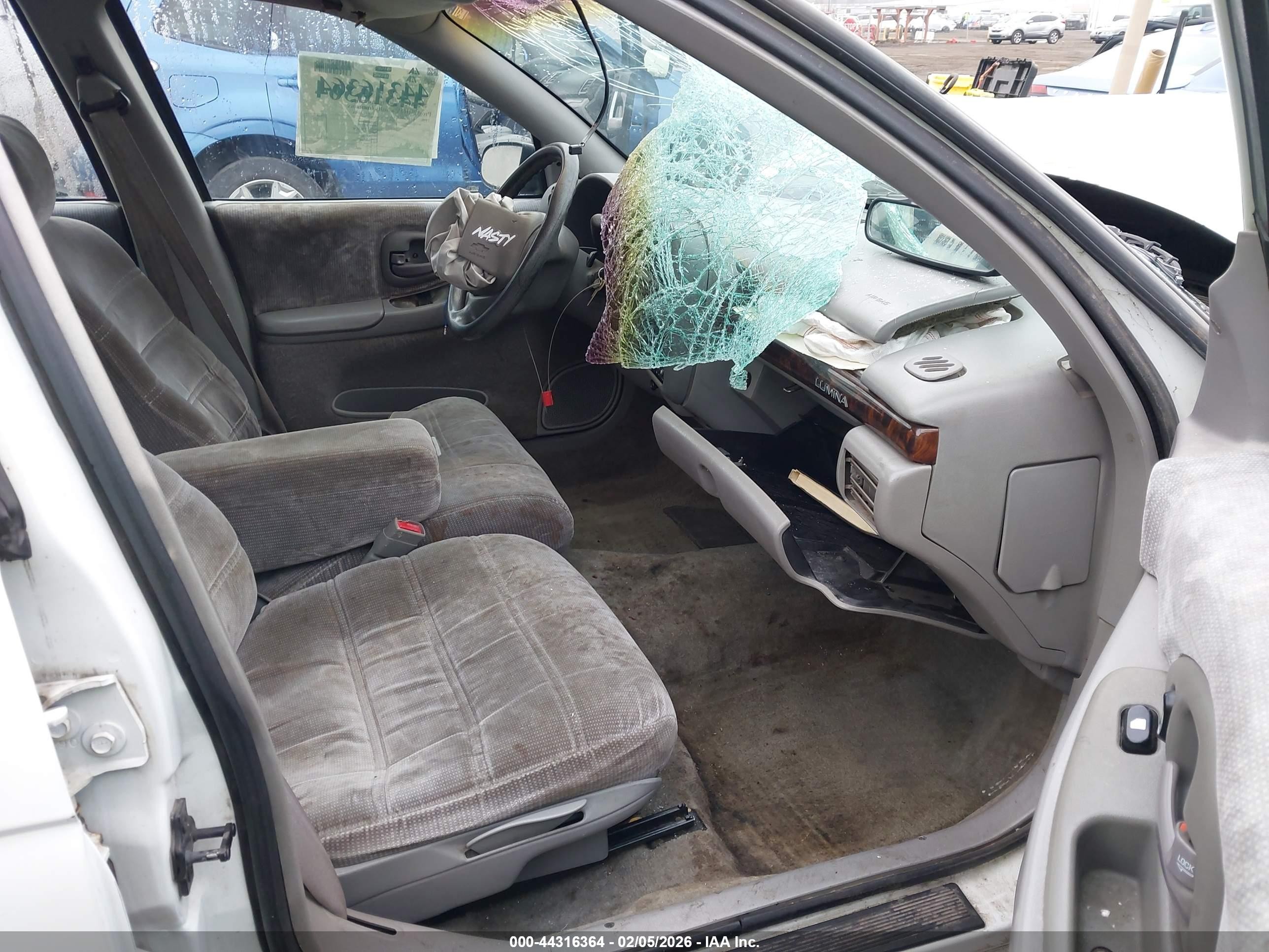 1996 Chevrolet Lumina   White vin: 2G1WL52M4T1197707