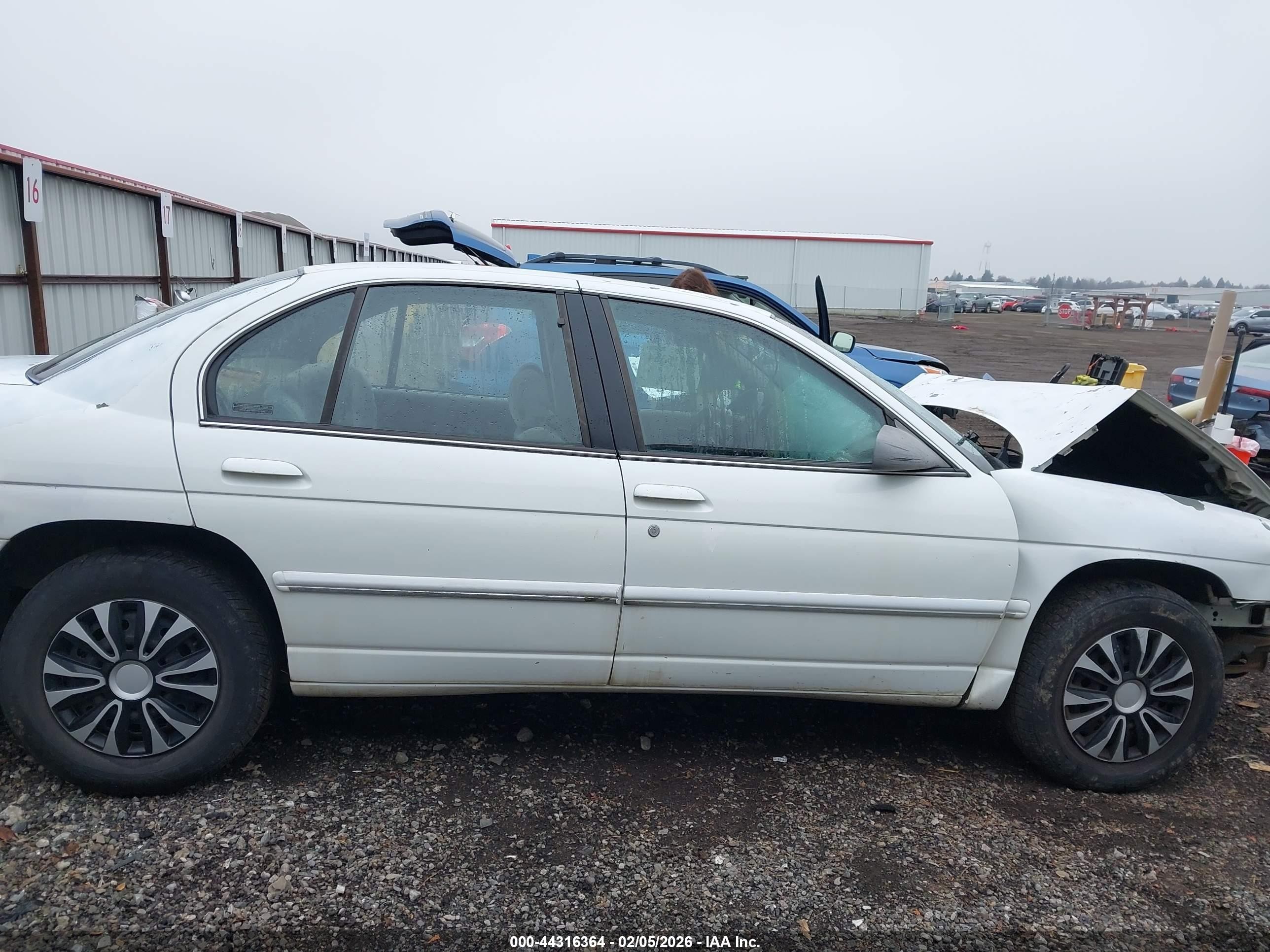 1996 Chevrolet Lumina   White vin: 2G1WL52M4T1197707