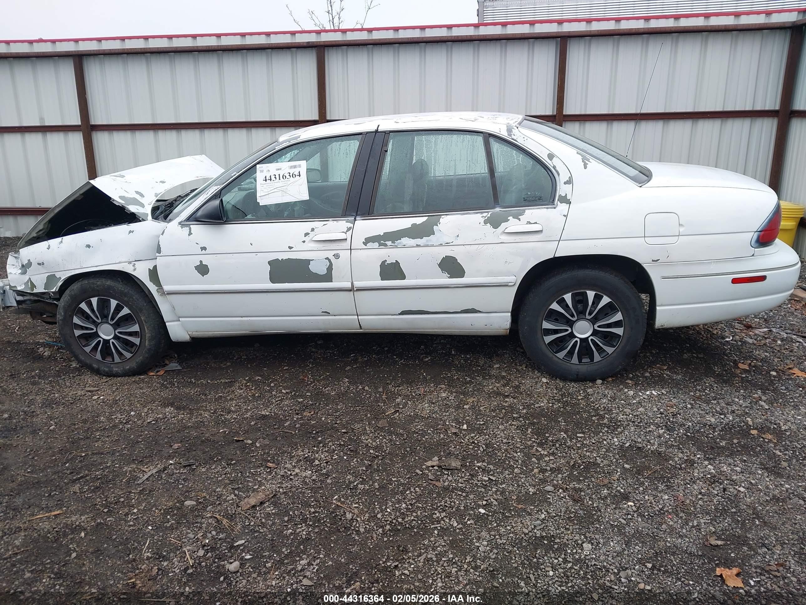 1996 Chevrolet Lumina   White vin: 2G1WL52M4T1197707