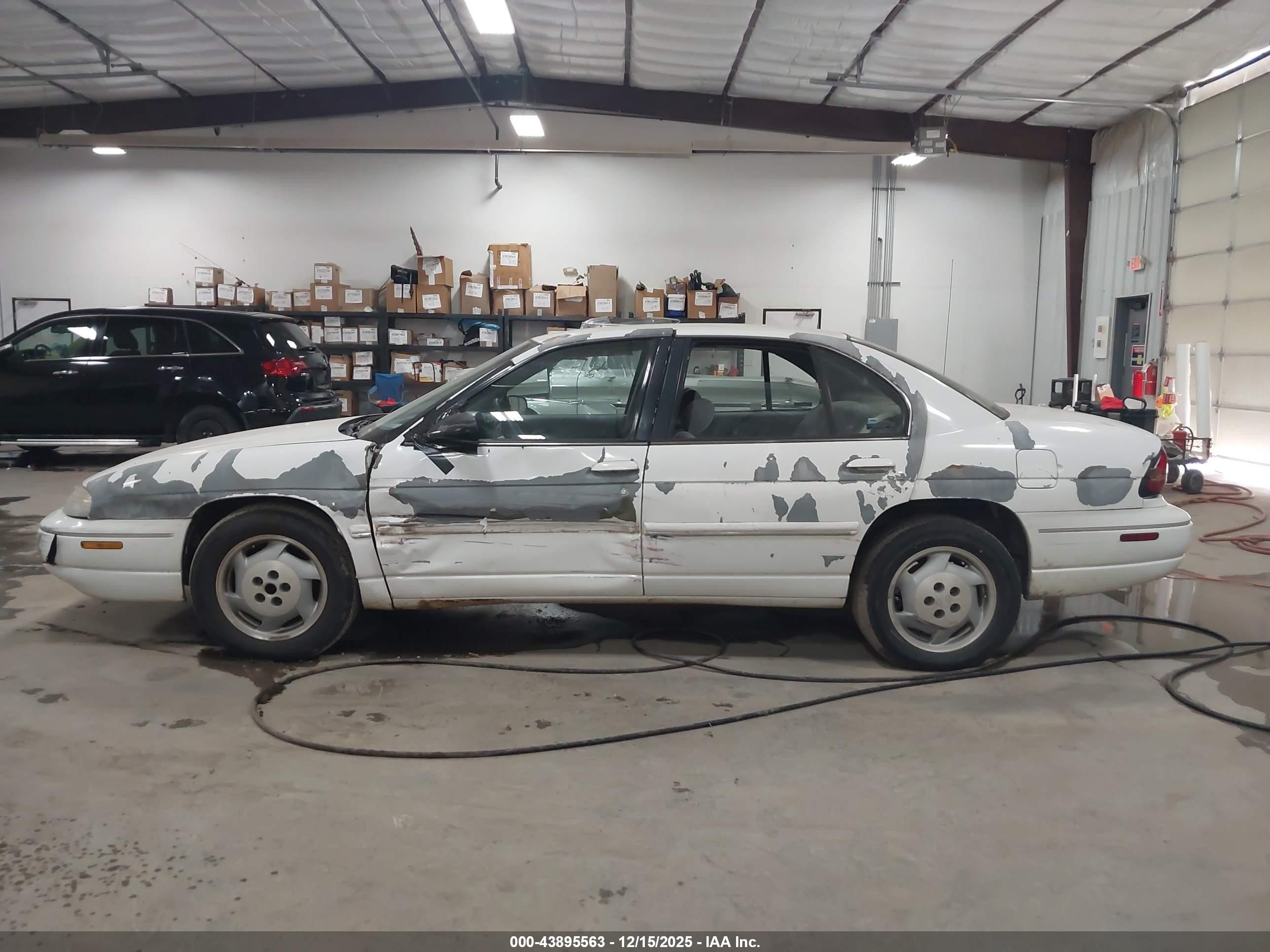 1995 Chevrolet Lumina   White vin: 2G1WL52M5S1130970