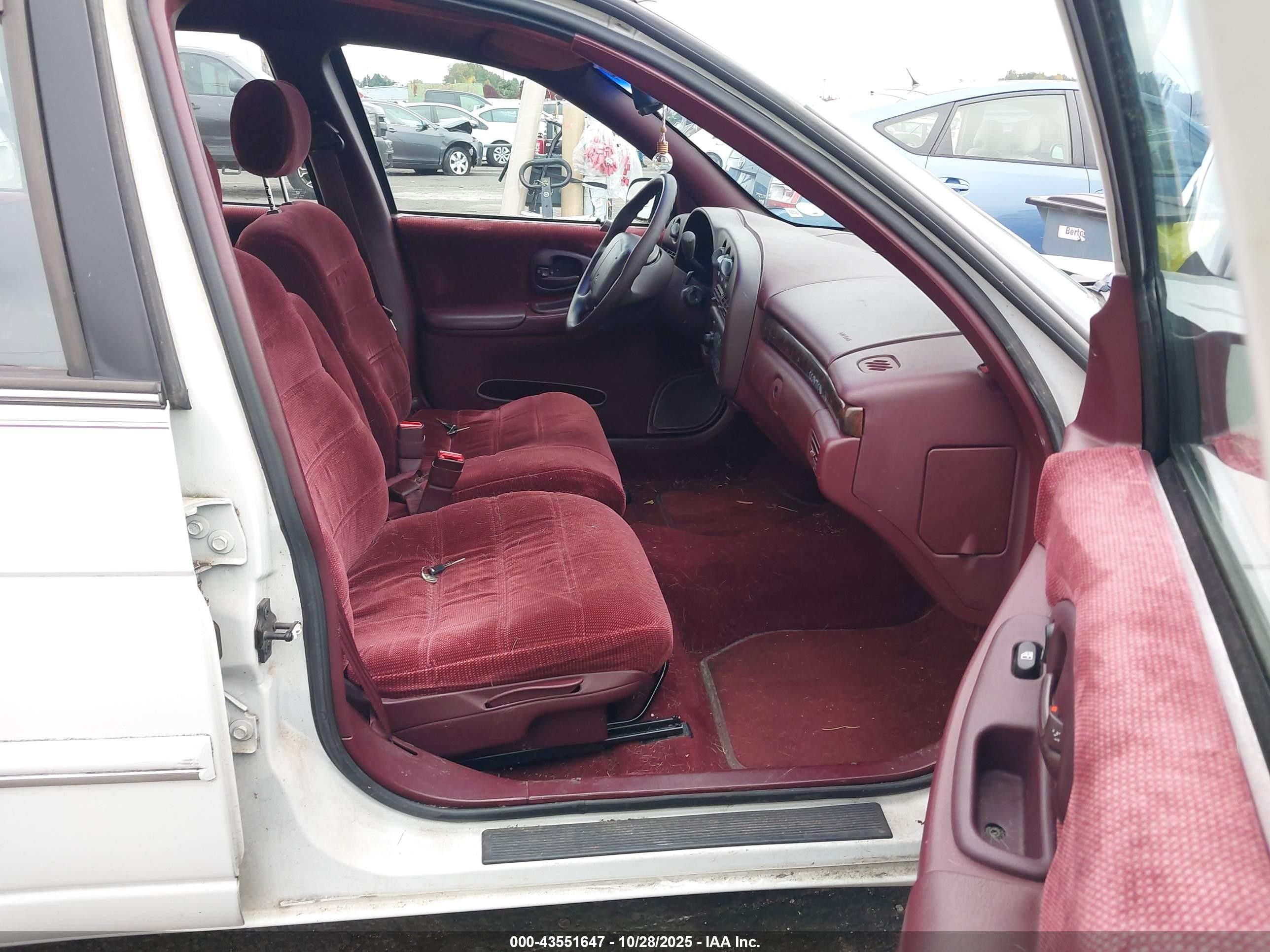 1995 Chevrolet Lumina   White vin: 2G1WL52M7S9325888