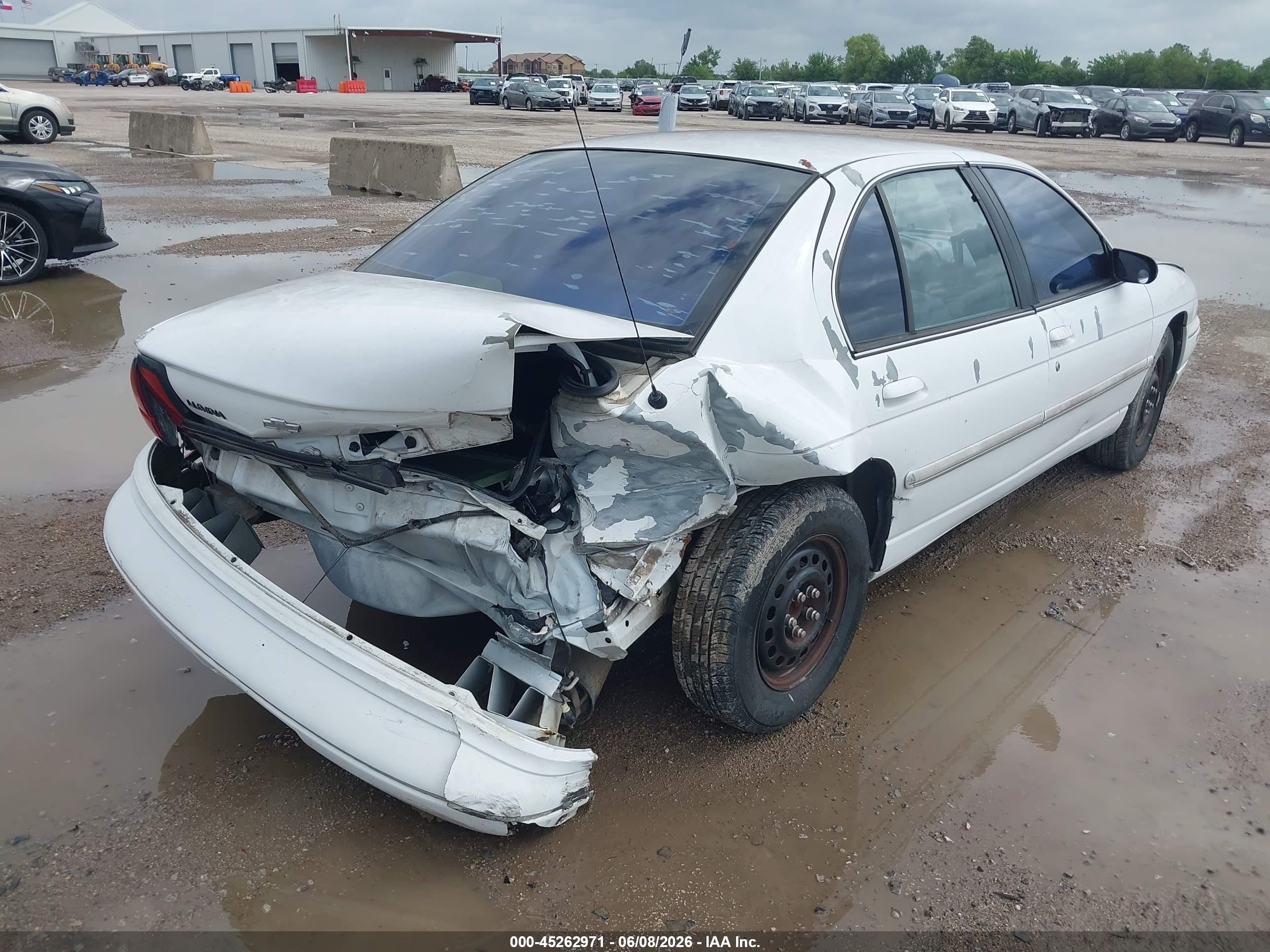 1996 Chevrolet Lumina   White vin: 2G1WL52M7T1133094