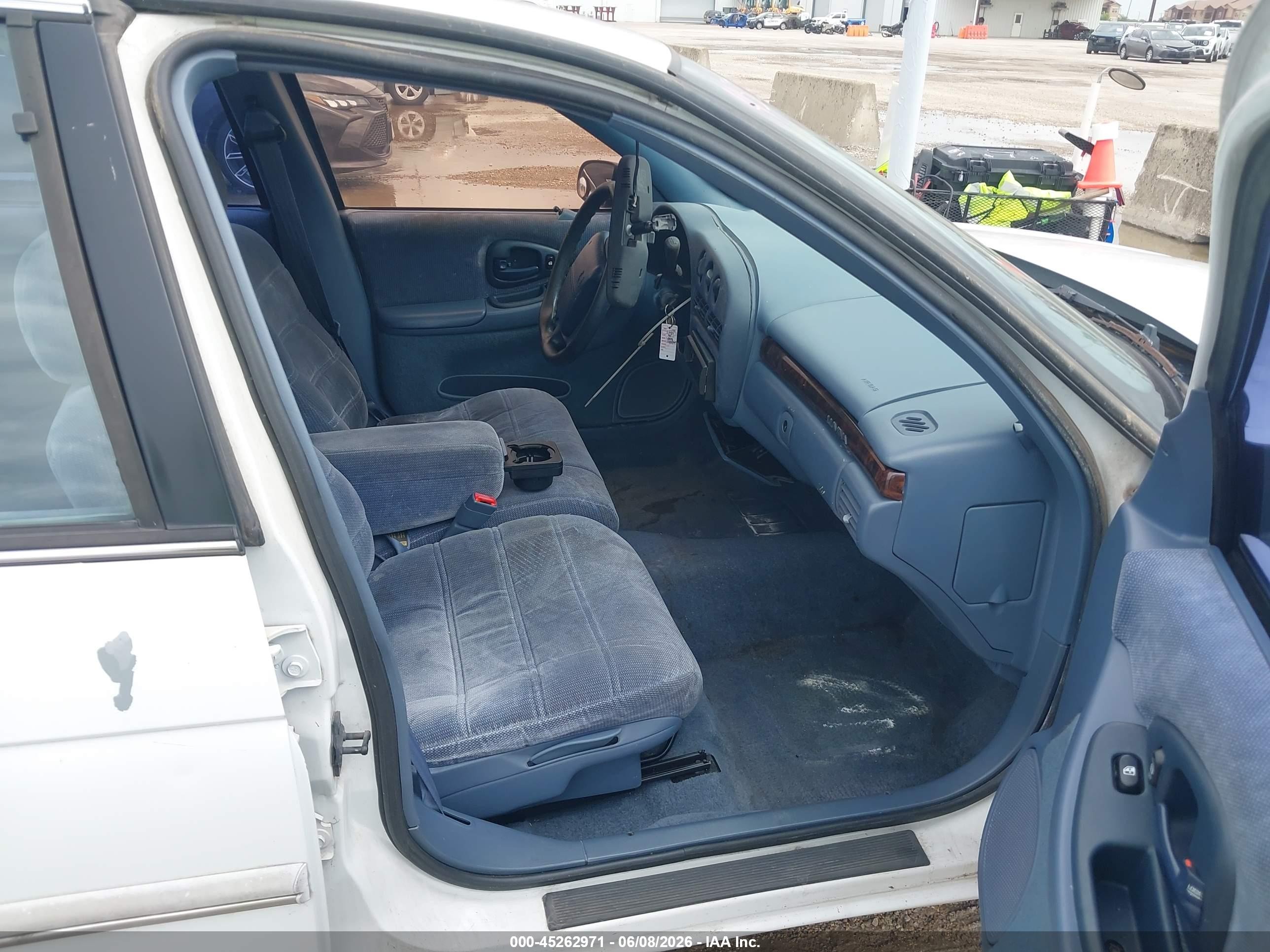 1996 Chevrolet Lumina   White vin: 2G1WL52M7T1133094