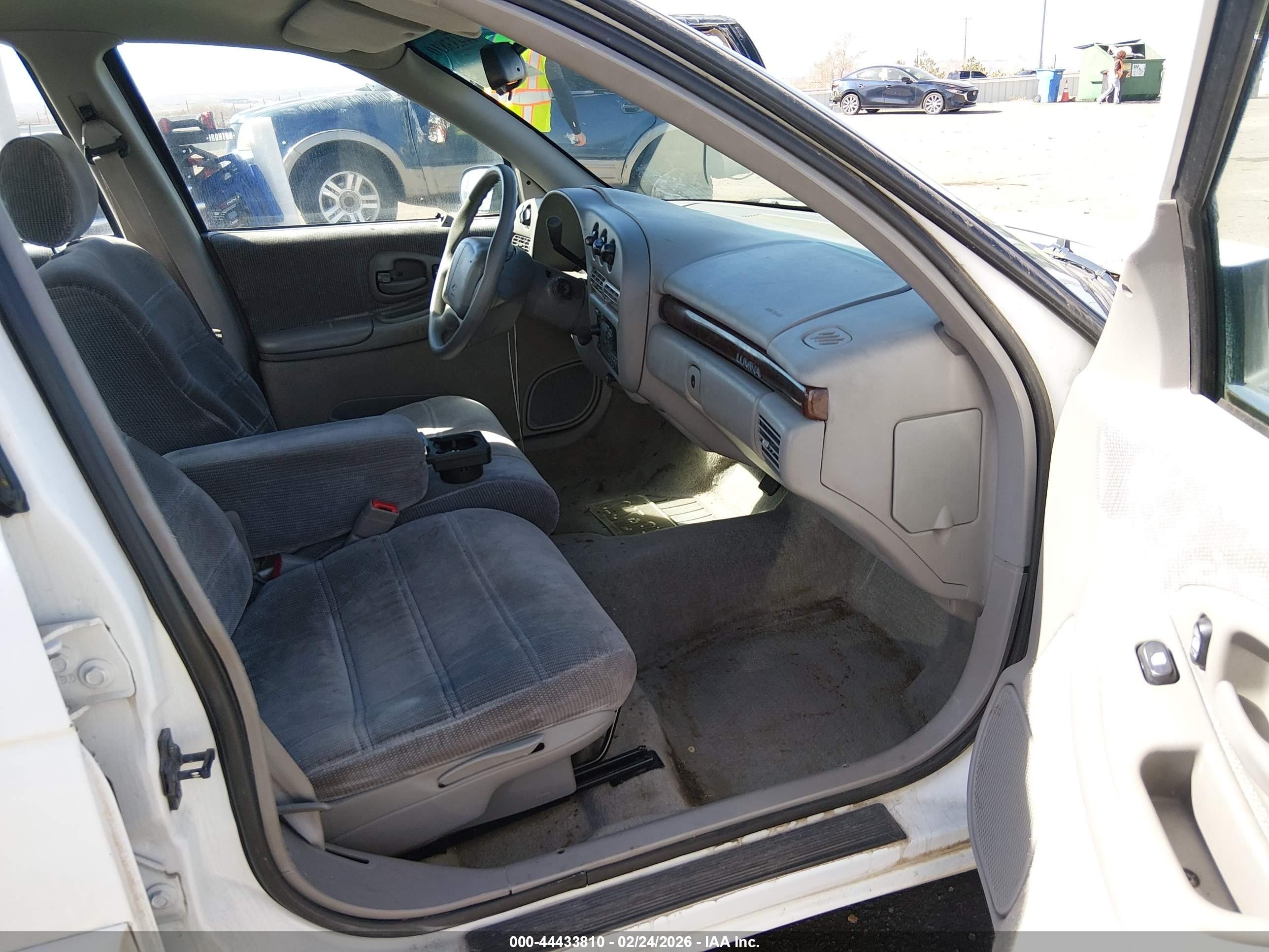 1995 Chevrolet Lumina   White vin: 2G1WL52M9S9112375
