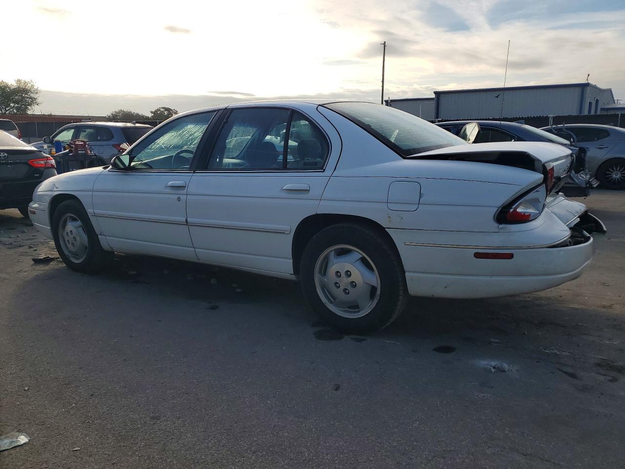 1996 Chev Lumina White vin: 2G1WL52M9T1143836