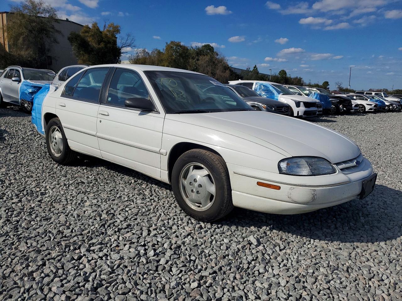 1996 Chev Lumina White vin: 2G1WL52M9T1143836