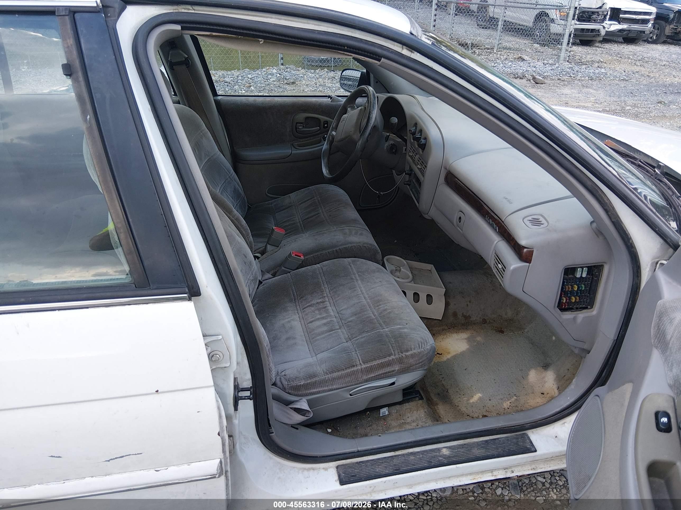 1995 Chevrolet Lumina   White vin: 2G1WL52MXS1101982