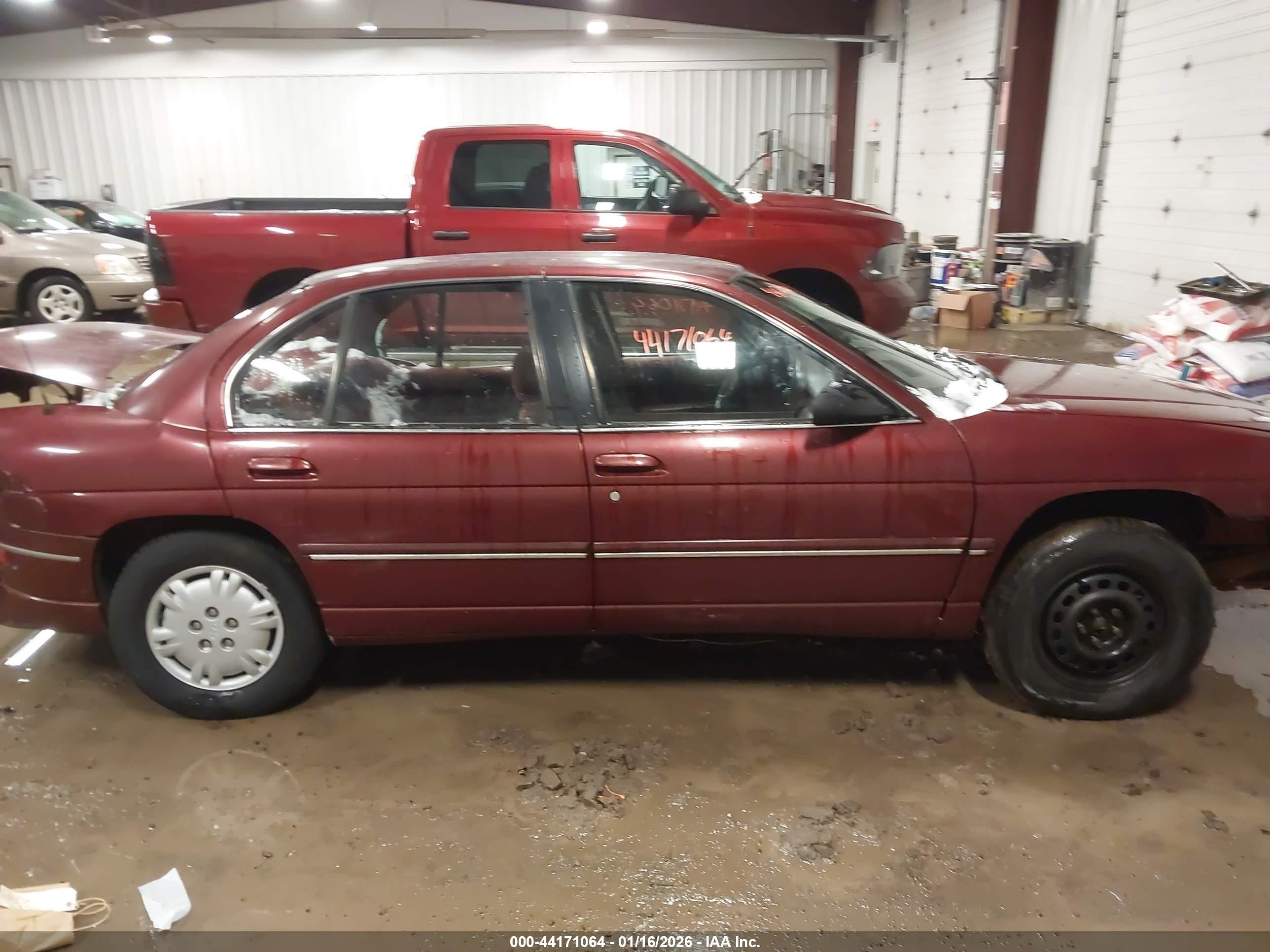 1996 Chevrolet Lumina   Red vin: 2G1WL52MXT1112224