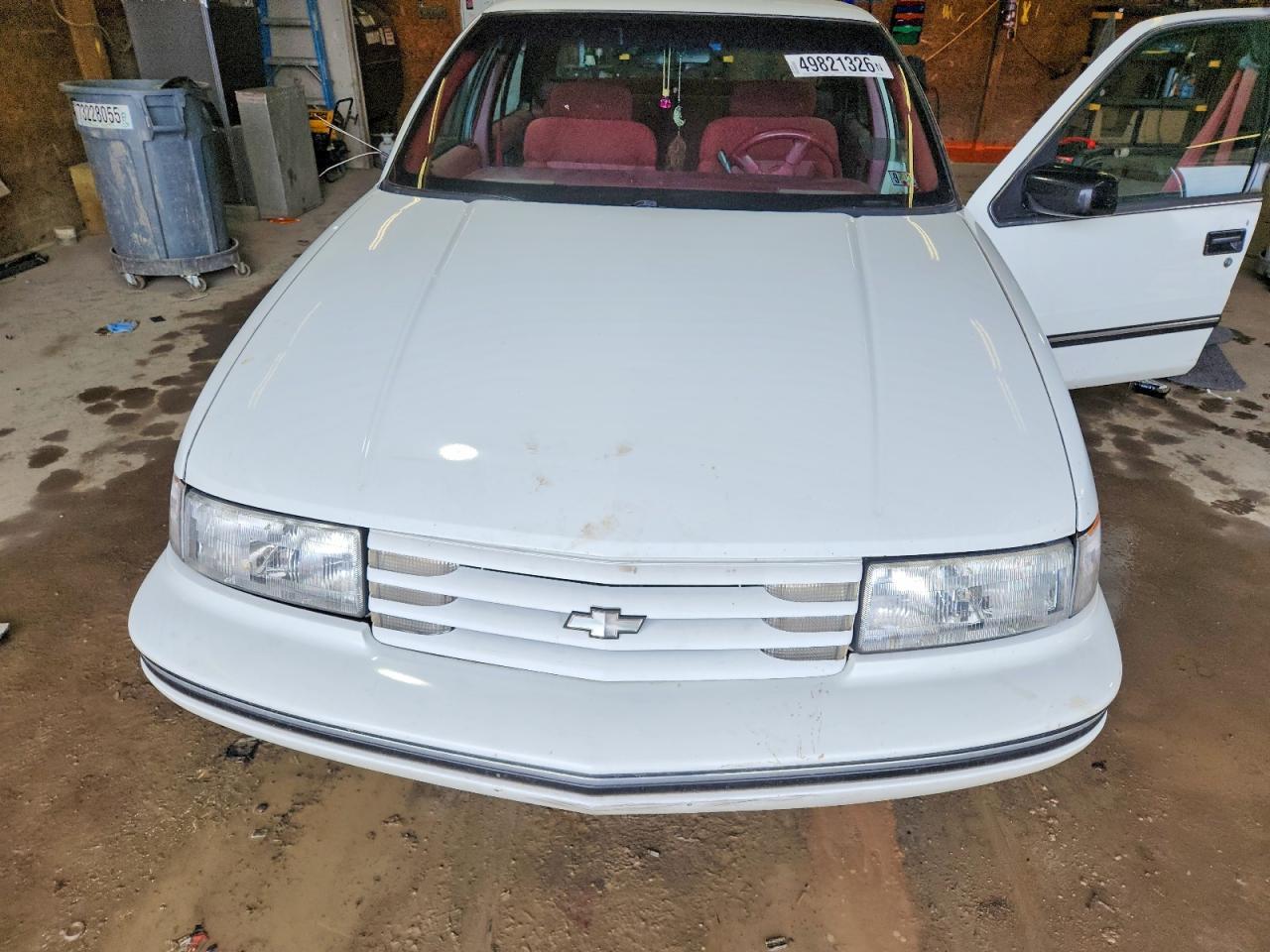 1994 Chevrolet Lumina White vin: 2G1WL54T6R1102710