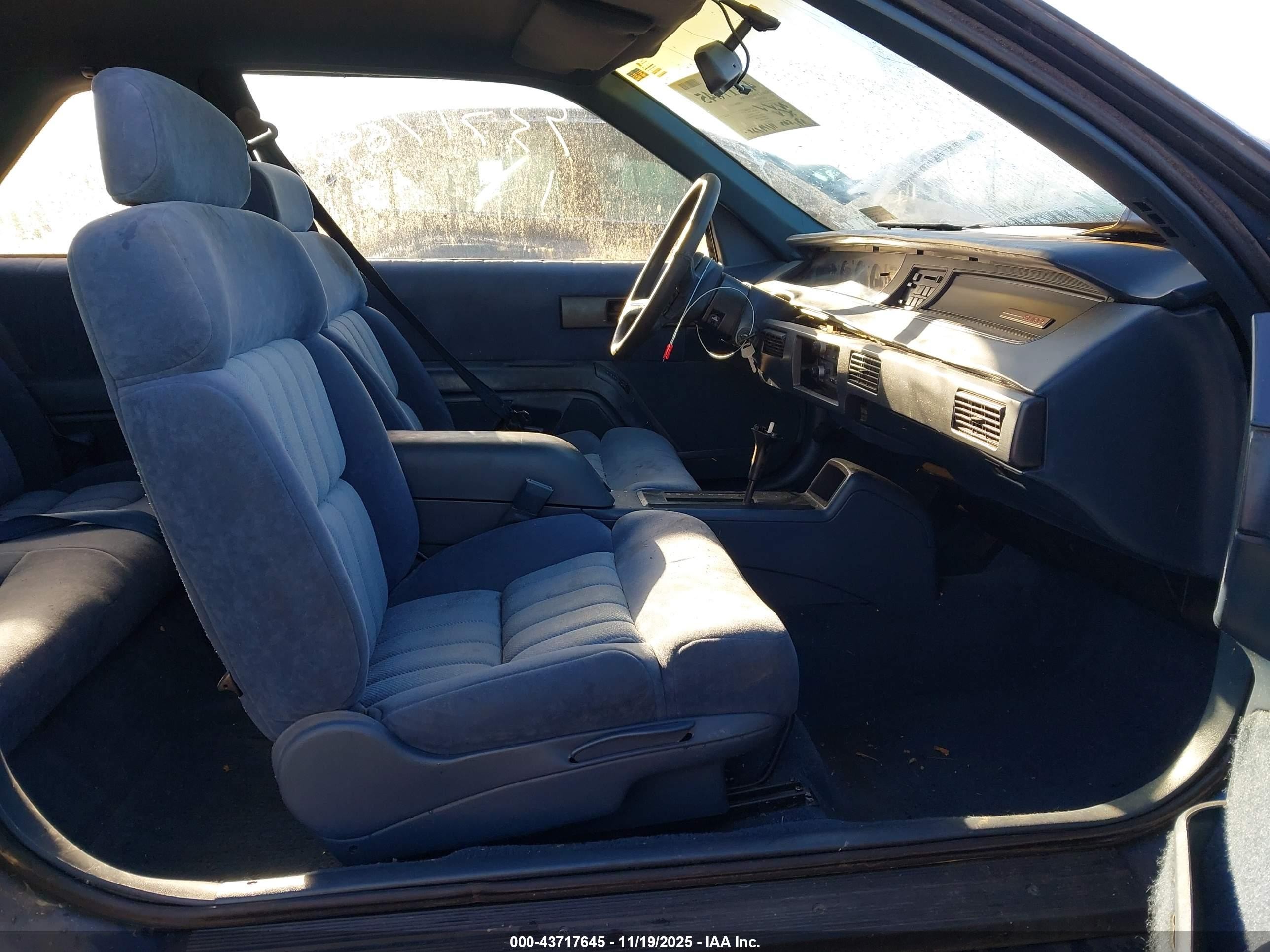 1993 Chevrolet Lumina Euro Blue vin: 2G1WN14T6P9116348