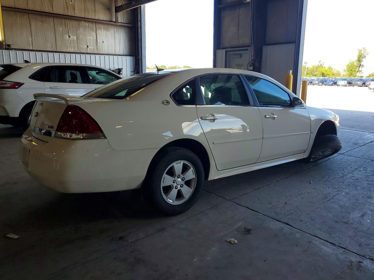 2009 Chevrolet Impala 1lt Белый vin: 2G1WT57K391252776