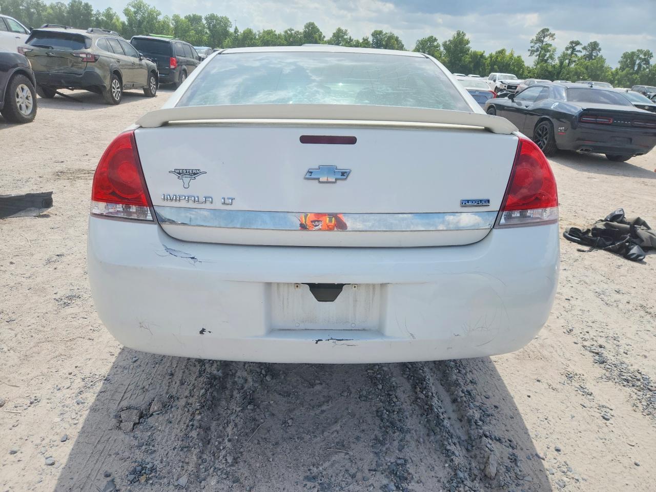2009 Chevrolet Impala 1lt White vin: 2G1WT57K491162780
