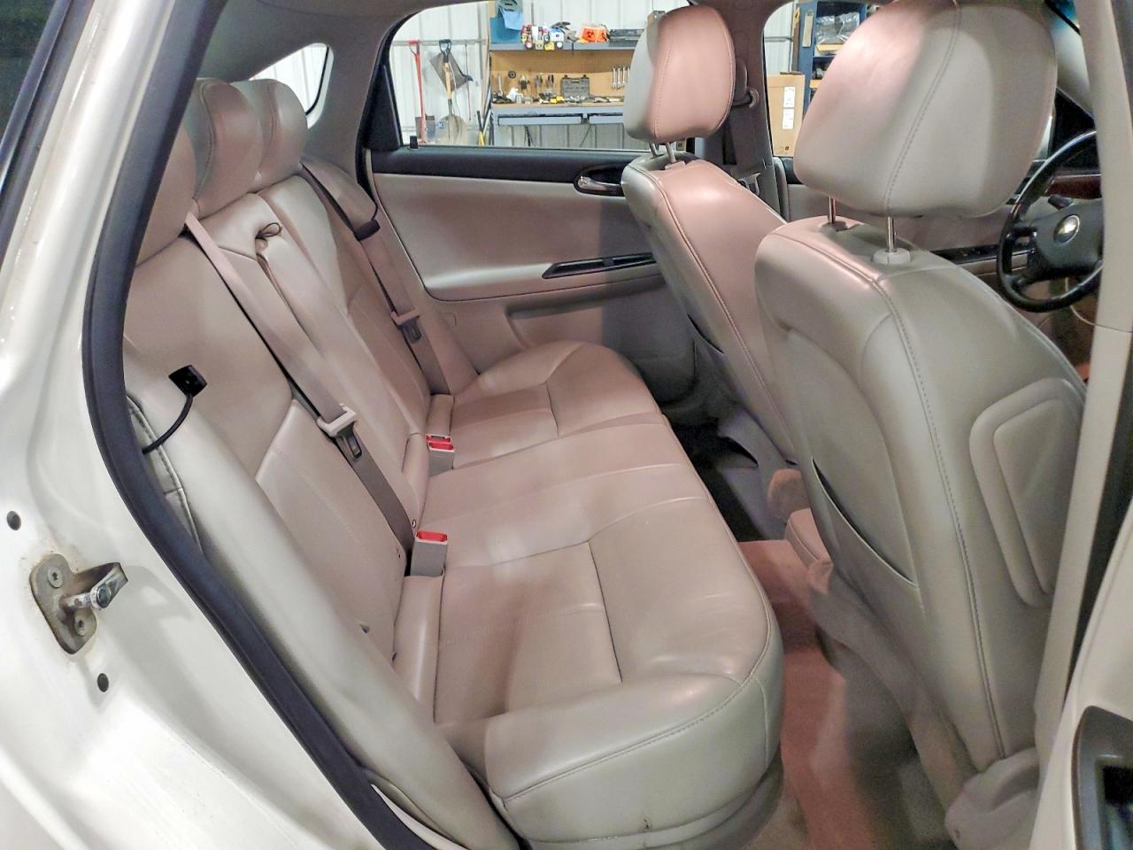 2009 Chevrolet Impala 1lt White vin: 2G1WT57K591161962